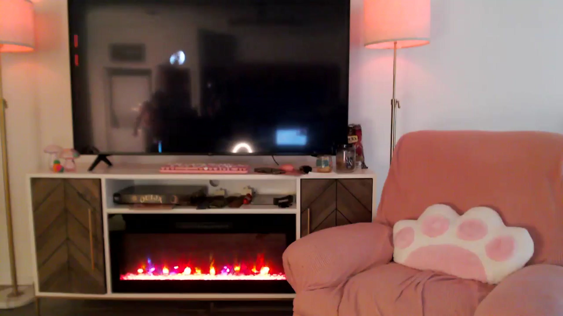 Gallery image thumbnail from AnnaFaux's myfreecams stream on, 05/19/2025, 23:53 image 6 of 20