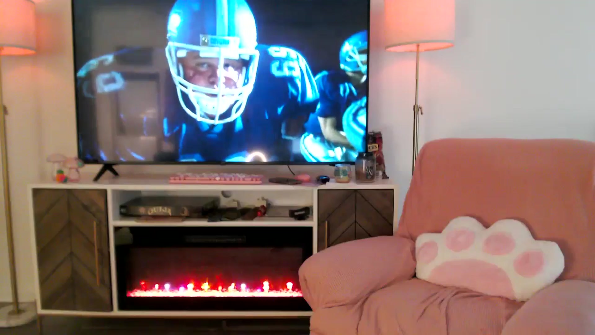 Gallery image thumbnail from AnnaFaux's myfreecams stream on, 05/19/2025, 23:53 image 4 of 20