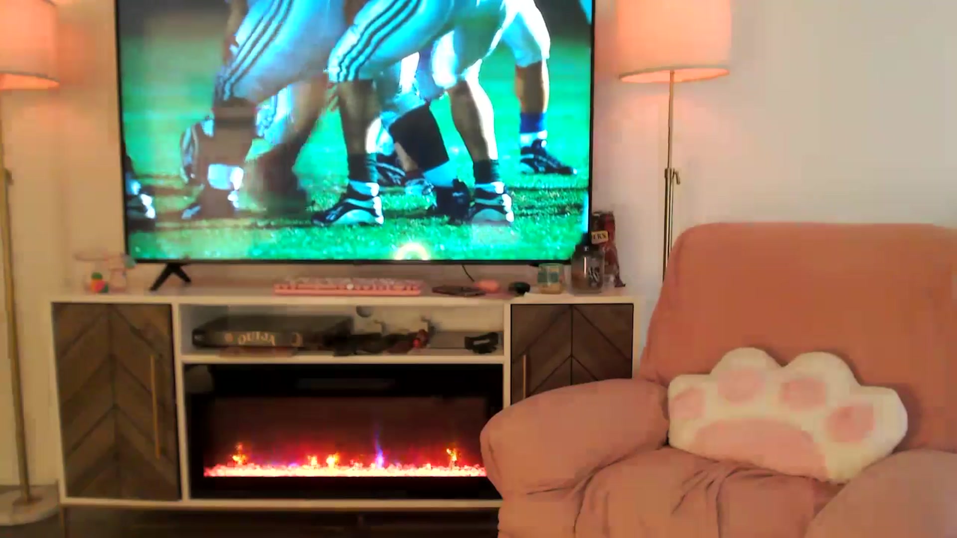 Gallery image thumbnail from AnnaFaux's myfreecams stream on, 05/19/2025, 23:53 image 3 of 20