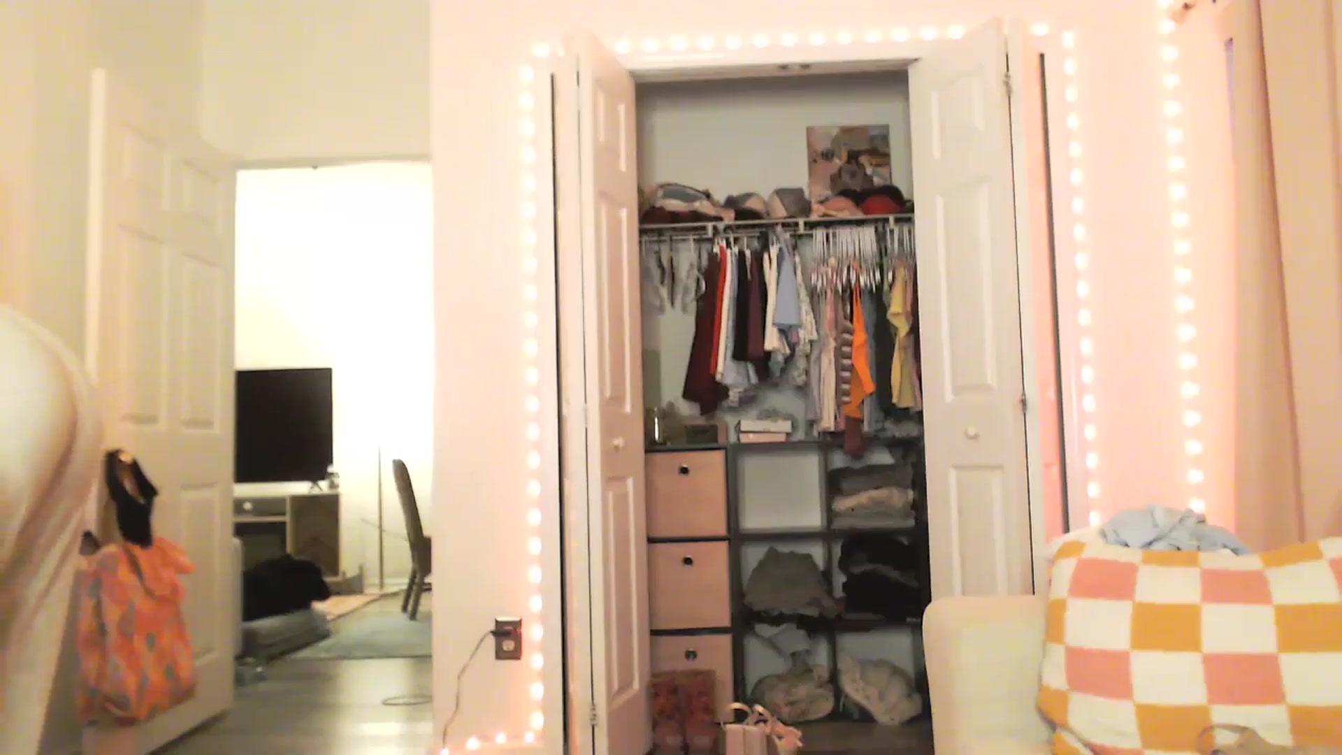 Gallery image thumbnail from AnnaFaux's myfreecams stream on, 06/19/2025, 01:52 image 9 of 20