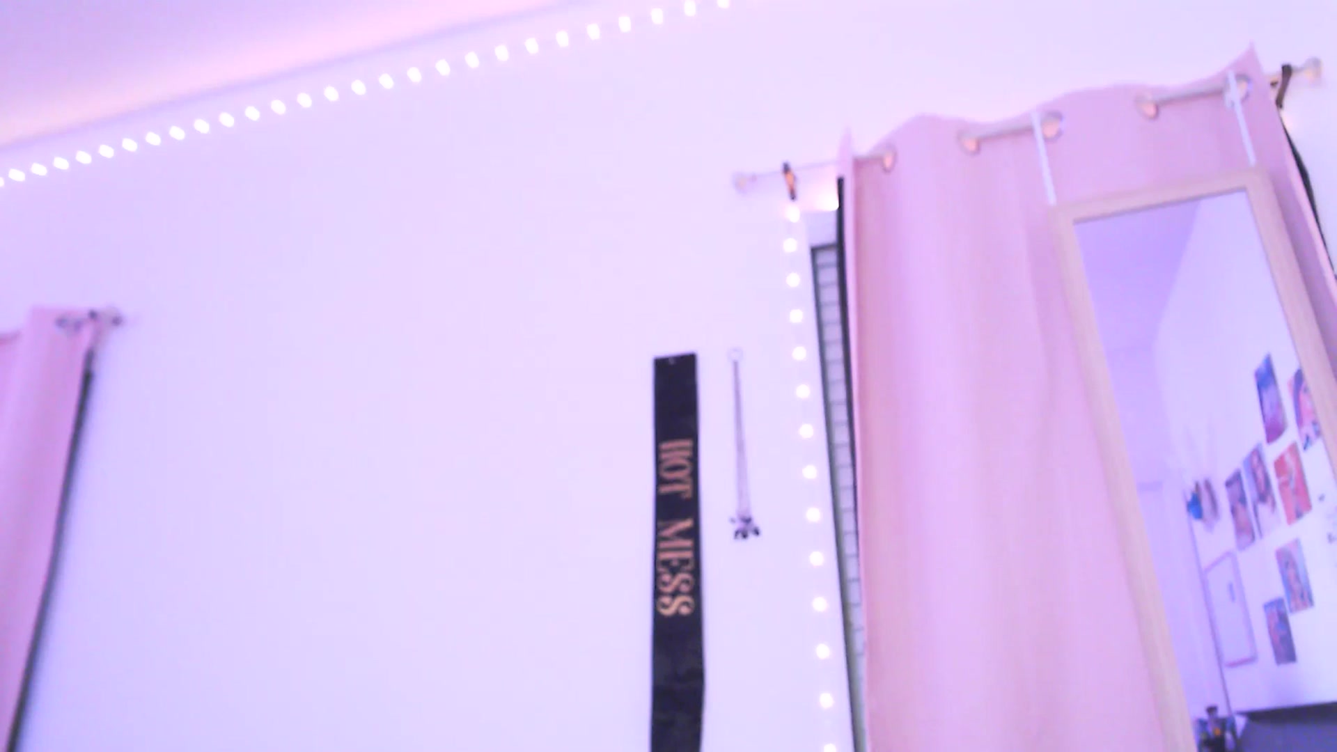 Gallery image thumbnail from AnnaFaux's myfreecams stream on, 07/03/2025, 01:35 image 15 of 20