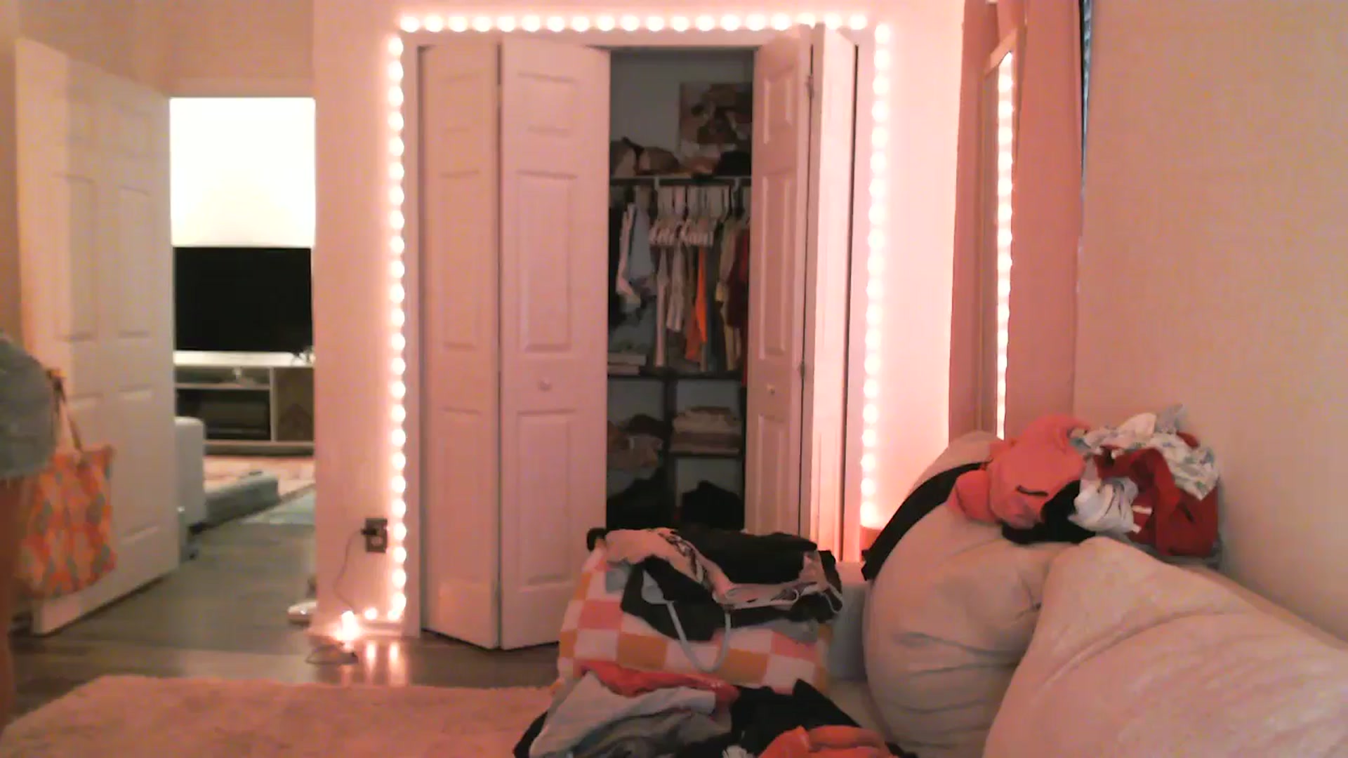Gallery image thumbnail from AnnaFaux's myfreecams stream on, 07/13/2025, 02:30 image 4 of 20