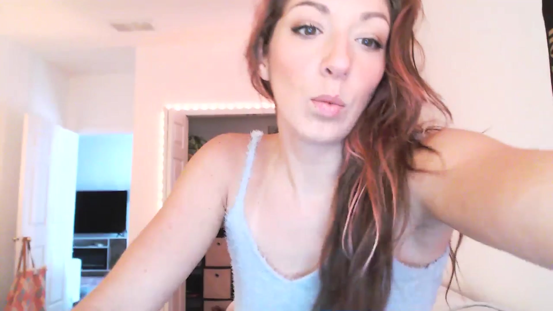 Gallery image thumbnail from AnnaFaux's myfreecams stream on, 07/15/2025, 24:07 image 2 of 20