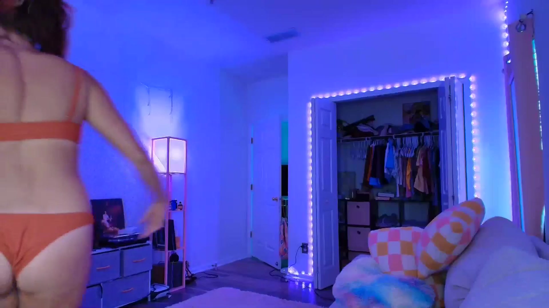 Gallery image thumbnail from AnnaFaux's myfreecams stream on, 07/19/2025, 01:49 image 7 of 20
