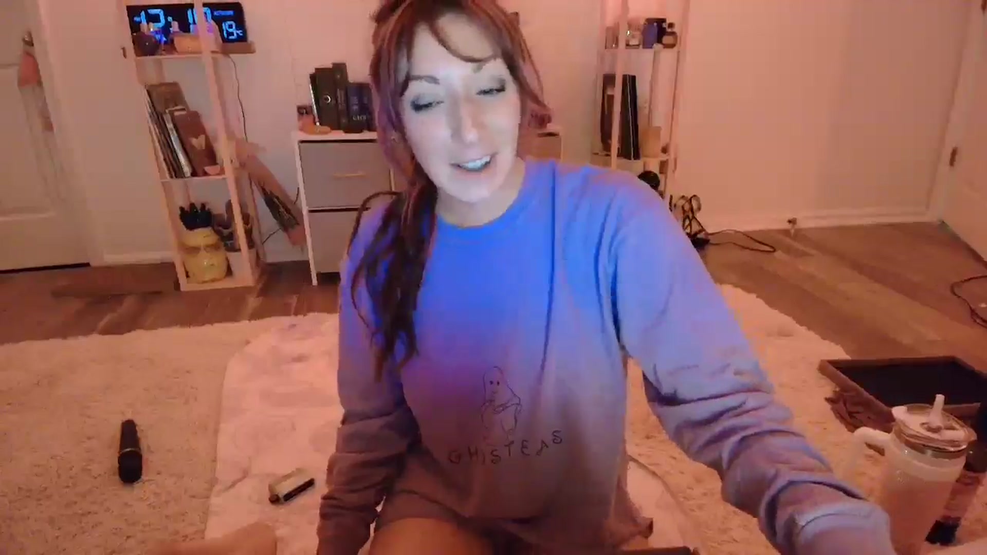 Gallery image thumbnail from AnnaFaux's myfreecams stream on, 07/19/2025, 04:22 image 4 of 20