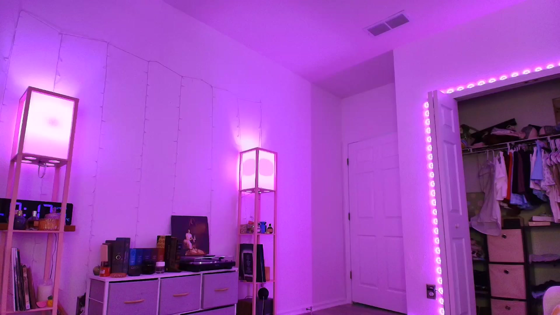 Gallery image thumbnail from AnnaFaux's myfreecams stream on, 07/25/2025, 02:01 image 7 of 20
