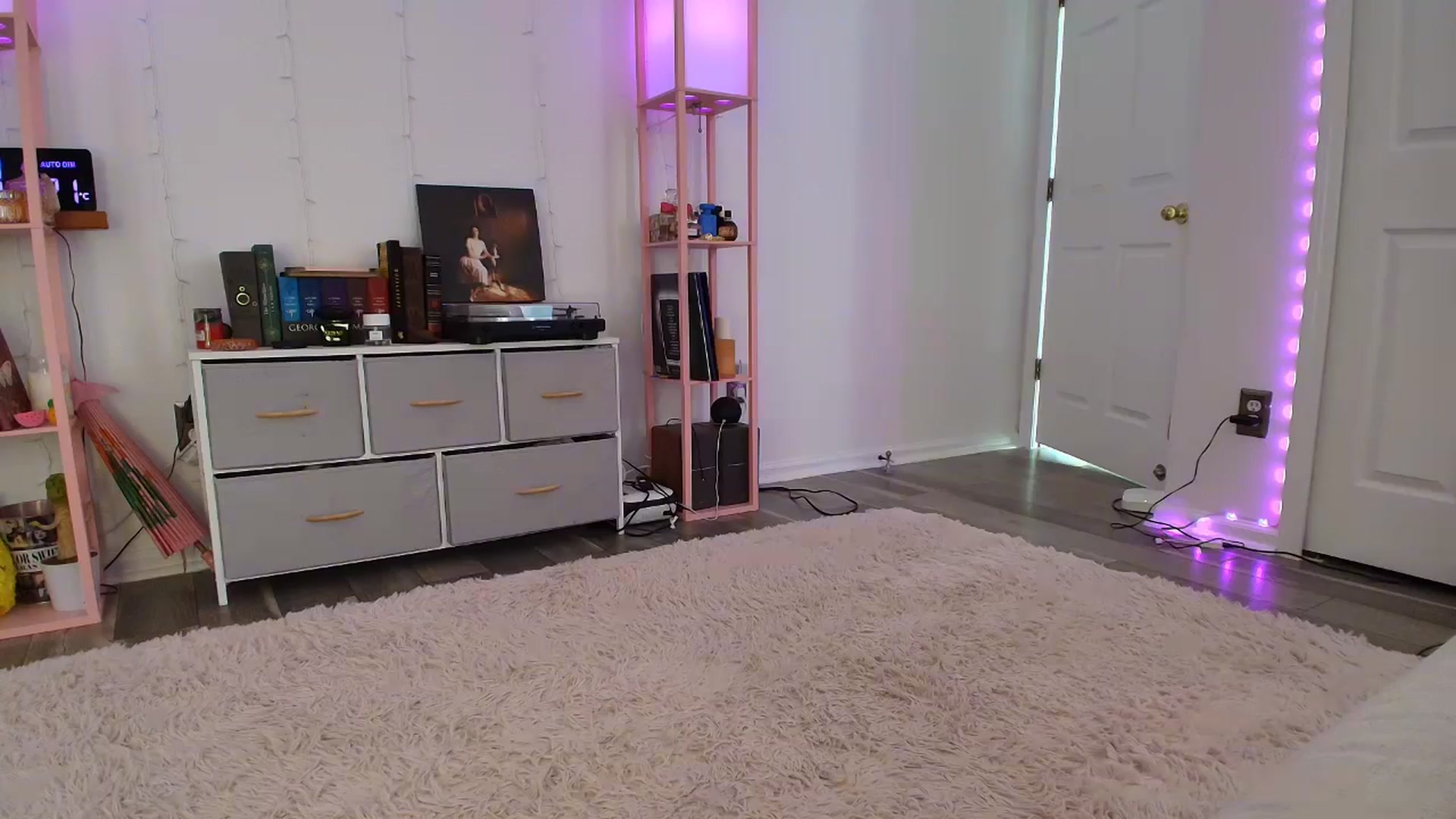 Gallery image thumbnail from AnnaFaux's myfreecams stream on, 07/26/2025, 21:33 image 12 of 20