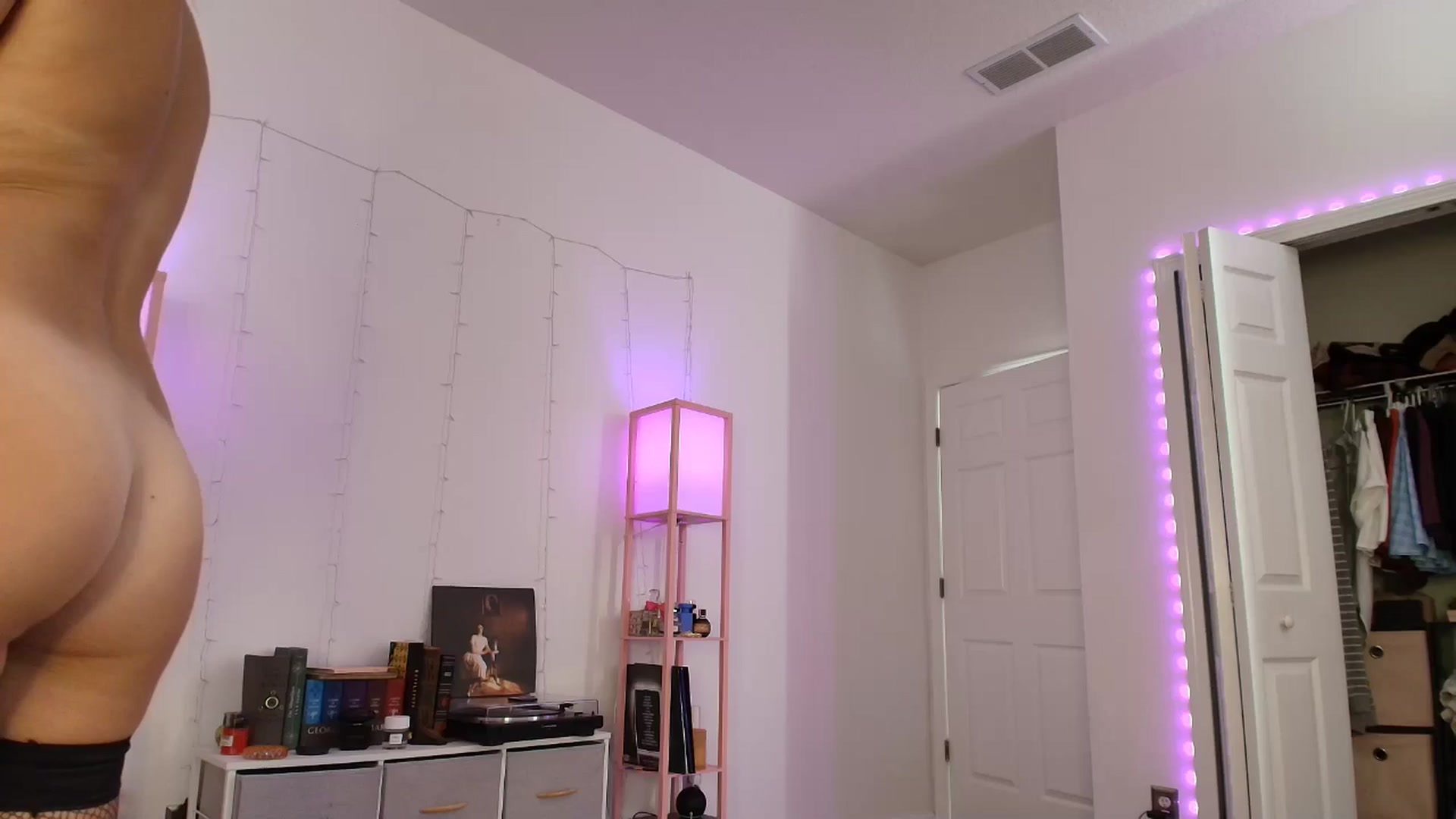 Gallery image thumbnail from AnnaFaux's myfreecams stream on, 07/26/2025, 23:23 image 6 of 20
