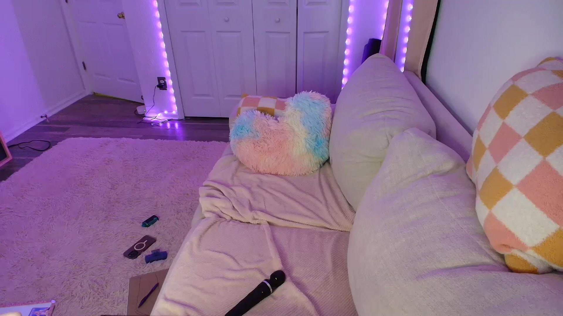 Gallery image thumbnail from AnnaFaux's myfreecams stream on, 07/27/2025, 03:43 image 18 of 20