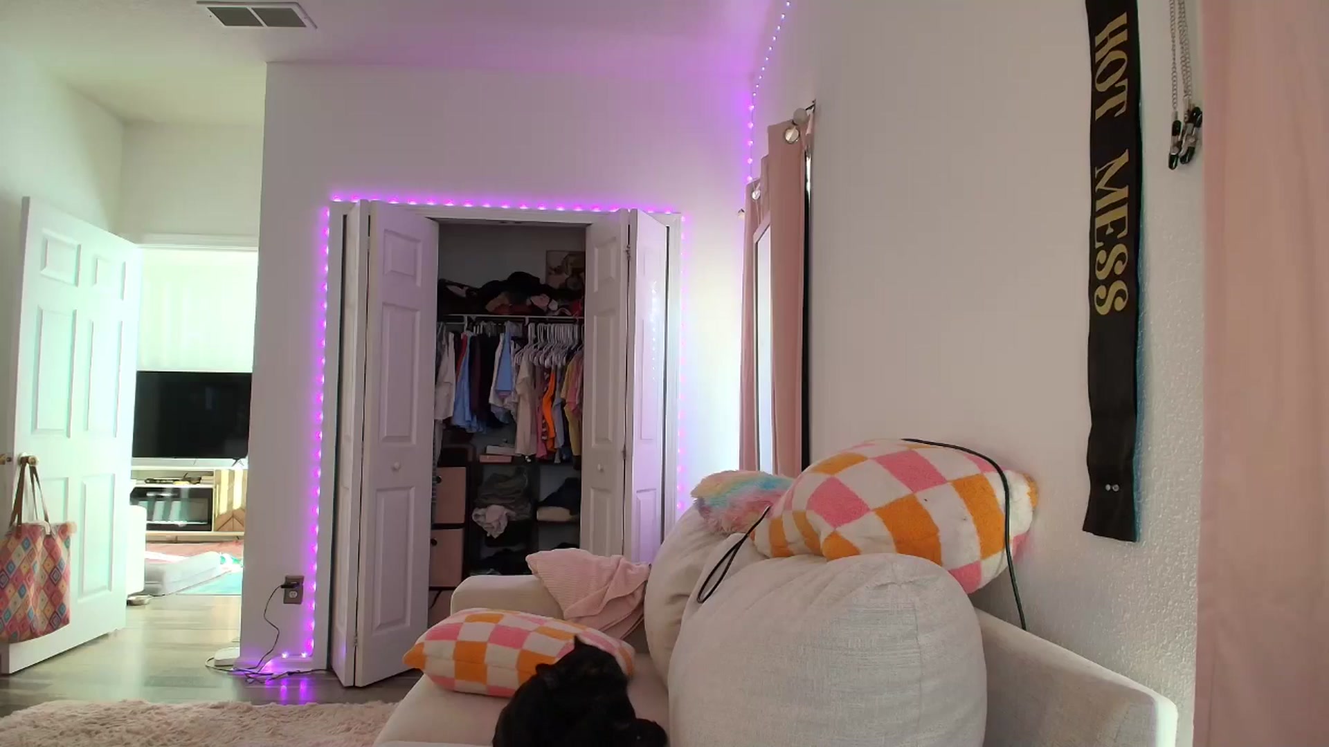 Gallery image thumbnail from AnnaFaux's myfreecams stream on, 07/29/2025, 24:02 image 5 of 20