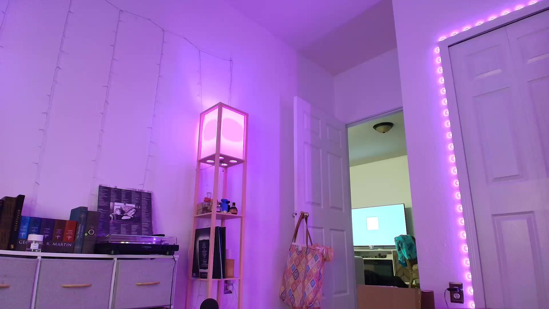 Gallery image thumbnail from AnnaFaux's myfreecams stream on, 08/01/2025, 05:06 image 11 of 20