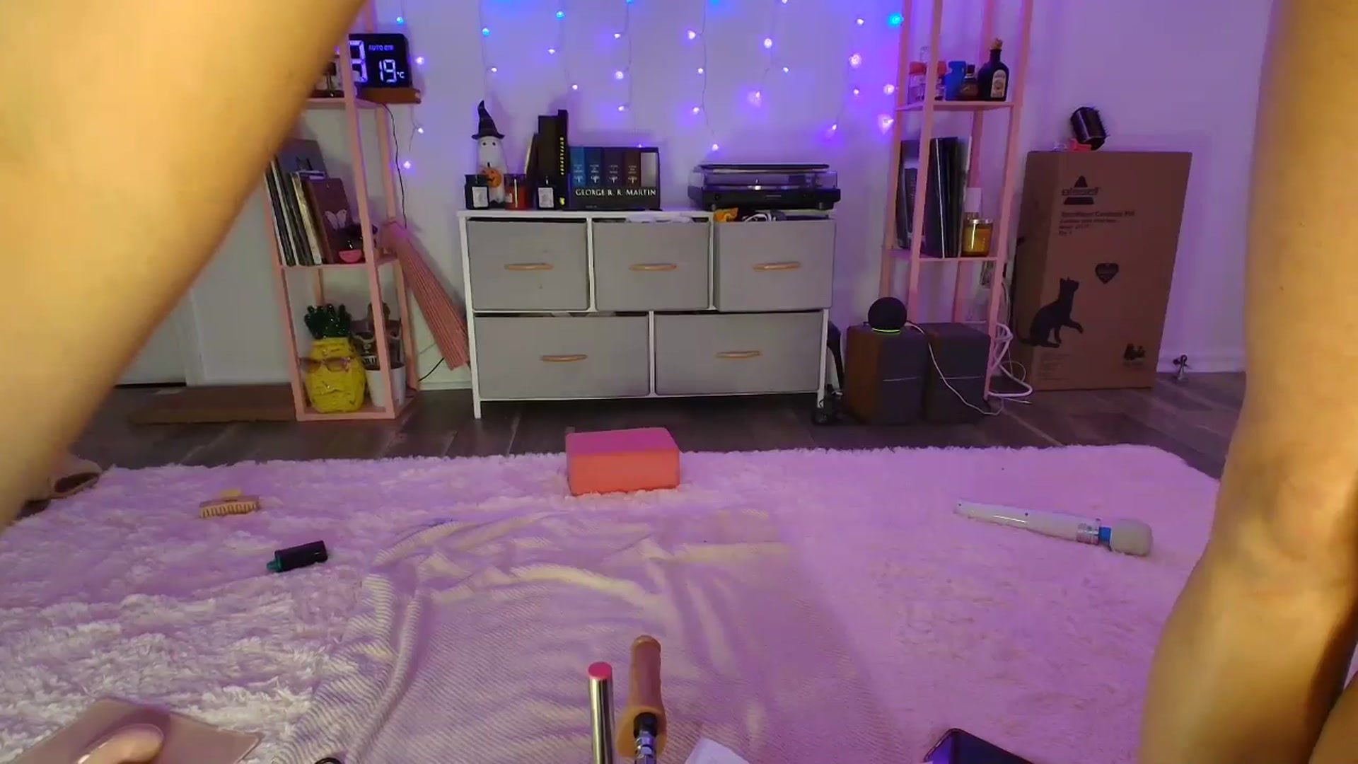 Gallery image thumbnail from AnnaFaux's myfreecams stream on, 08/18/2025, 24:57 image 17 of 20