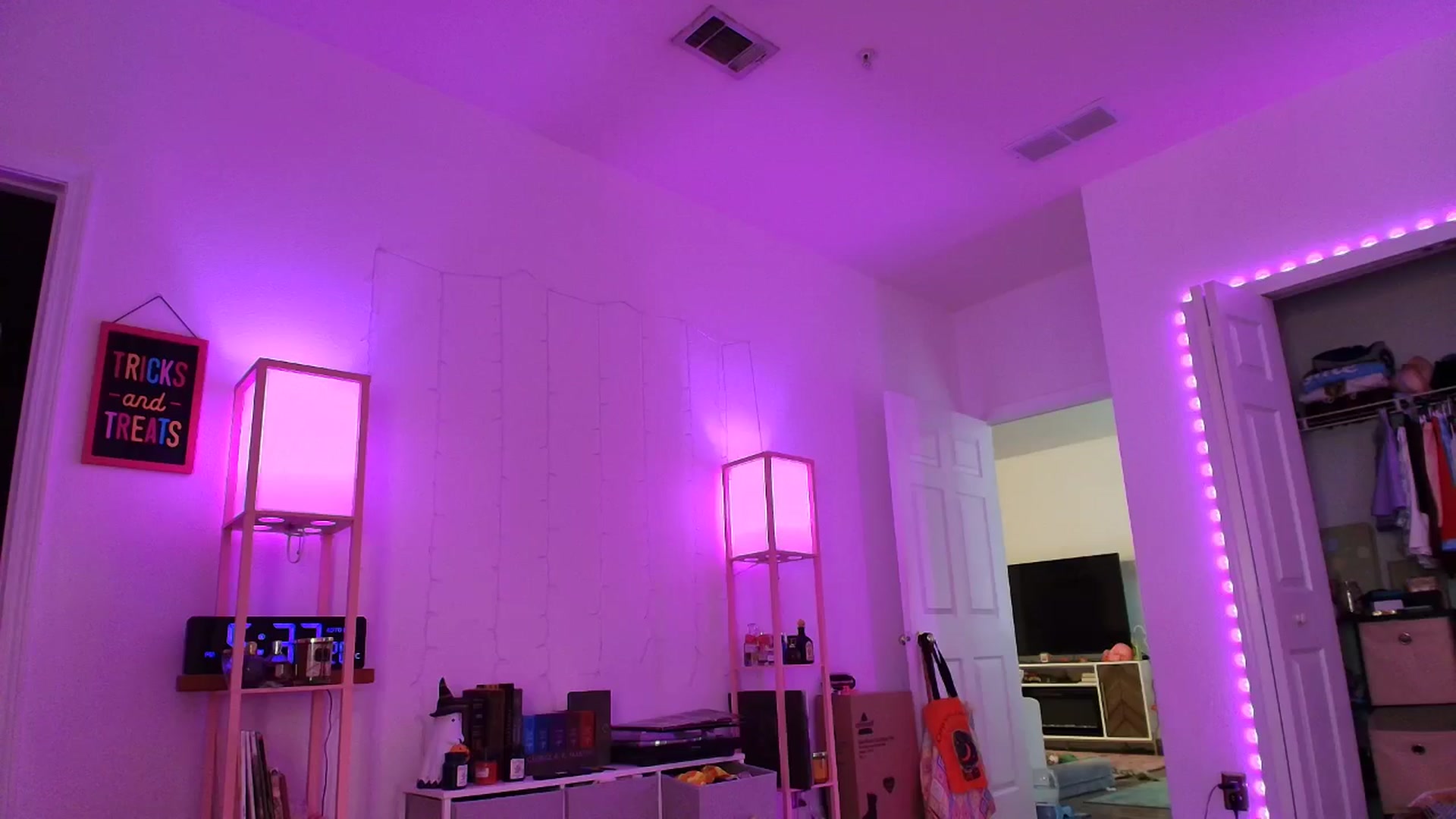 Gallery image thumbnail from AnnaFaux's myfreecams stream on, 08/18/2025, 22:47 image 6 of 20