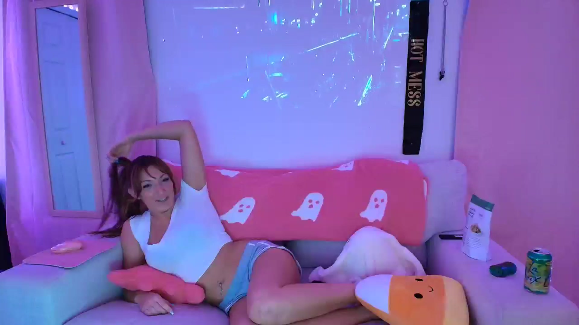 Gallery image thumbnail from AnnaFaux's myfreecams stream on, 08/19/2025, 01:20 image 4 of 20