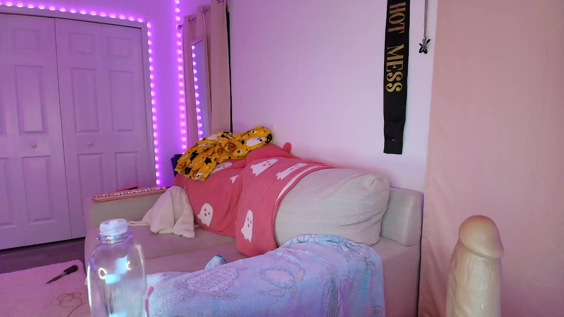 Gallery image thumbnail from AnnaFaux's myfreecams stream on, 09/05/2025, 01:47 image 8 of 20