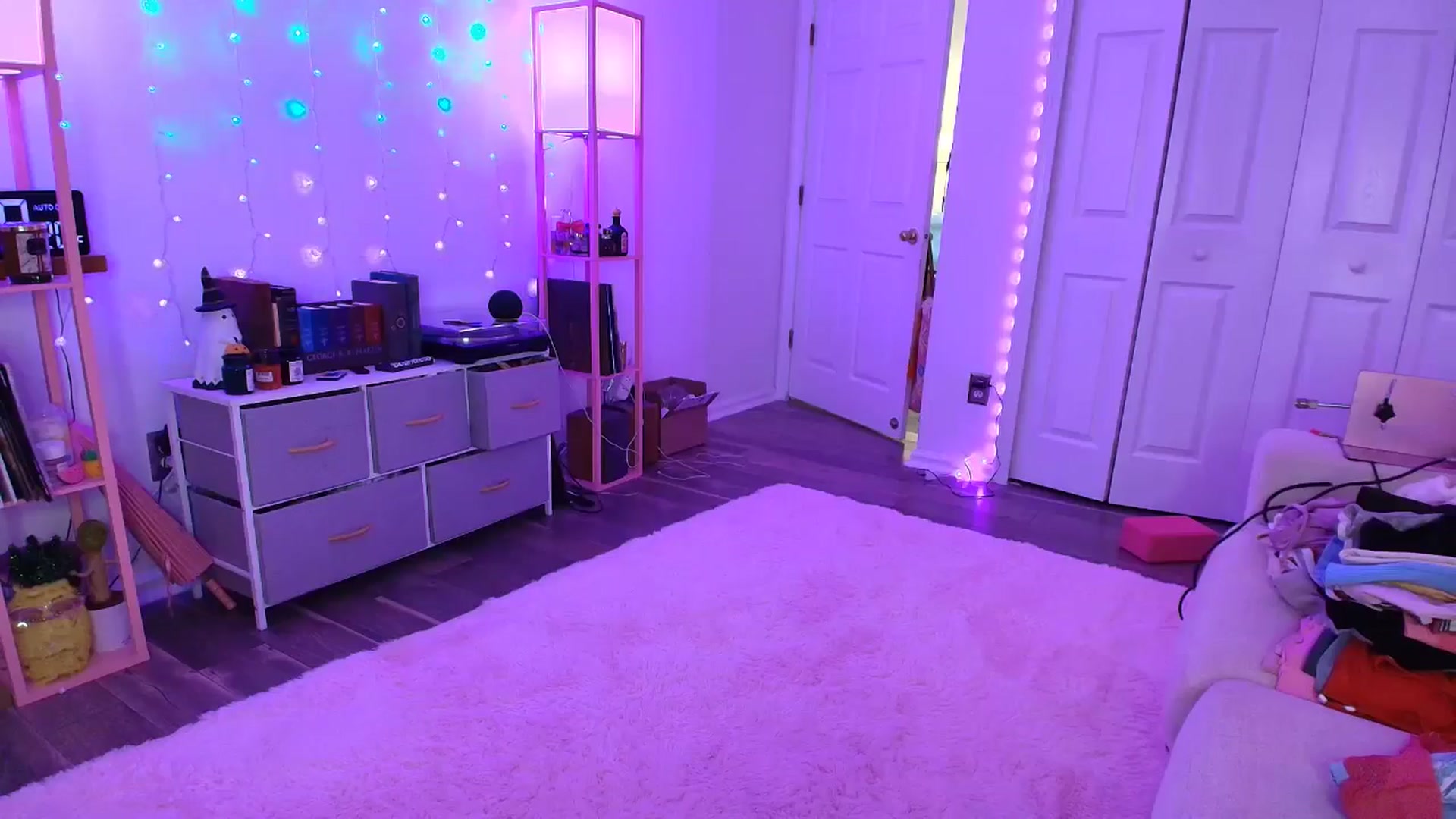Gallery image thumbnail from AnnaFaux's myfreecams stream on, 09/06/2025, 23:33 image 2 of 20