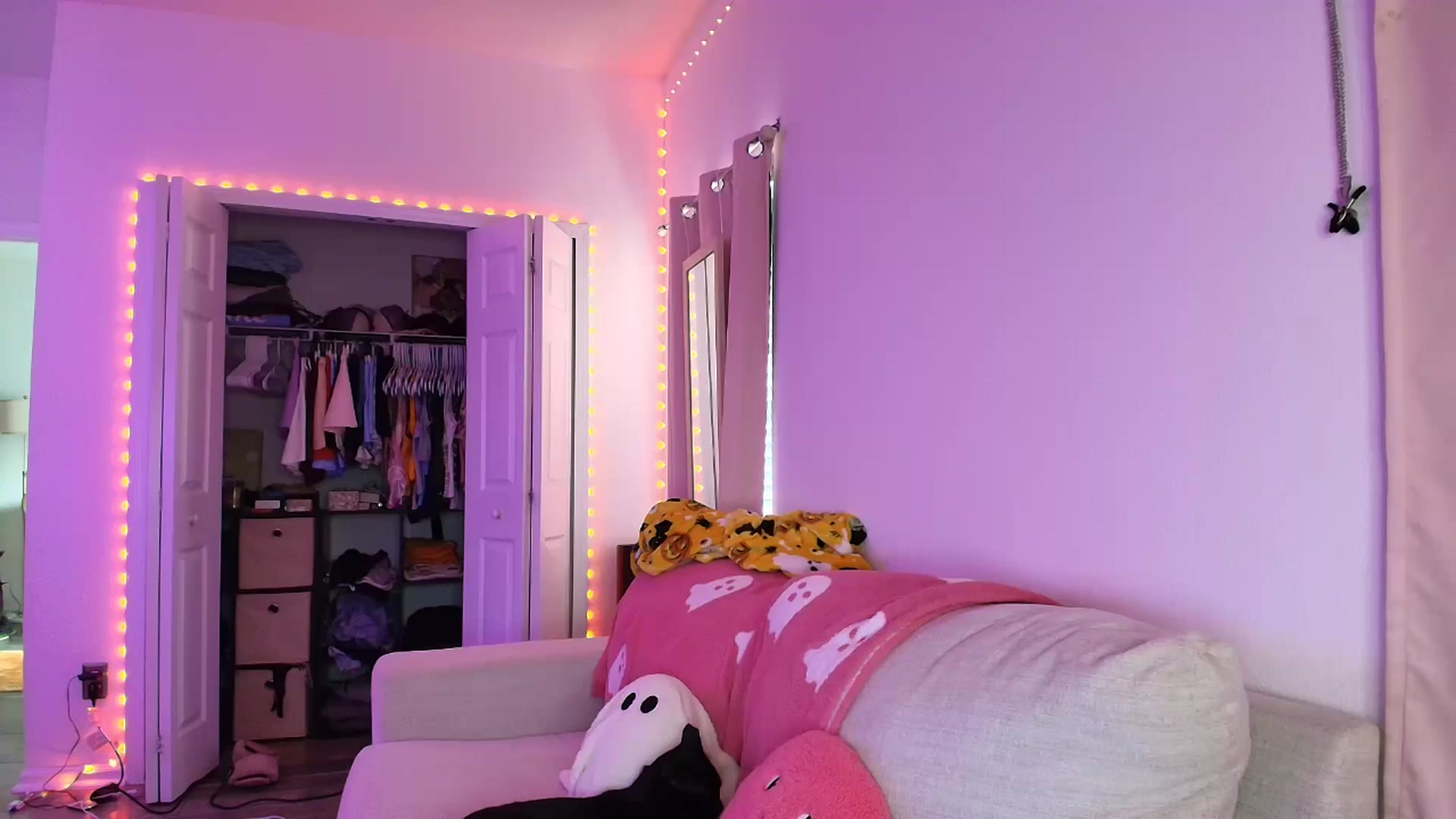 Gallery image thumbnail from AnnaFaux's myfreecams stream on, 09/10/2025, 23:20 image 6 of 20