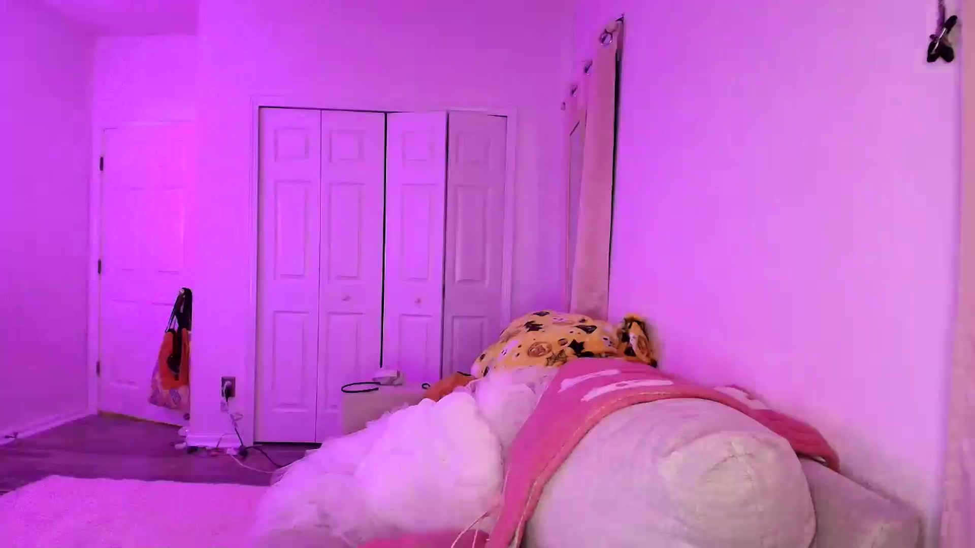 Gallery image thumbnail from AnnaFaux's myfreecams stream on, 09/16/2025, 03:34 image 9 of 20