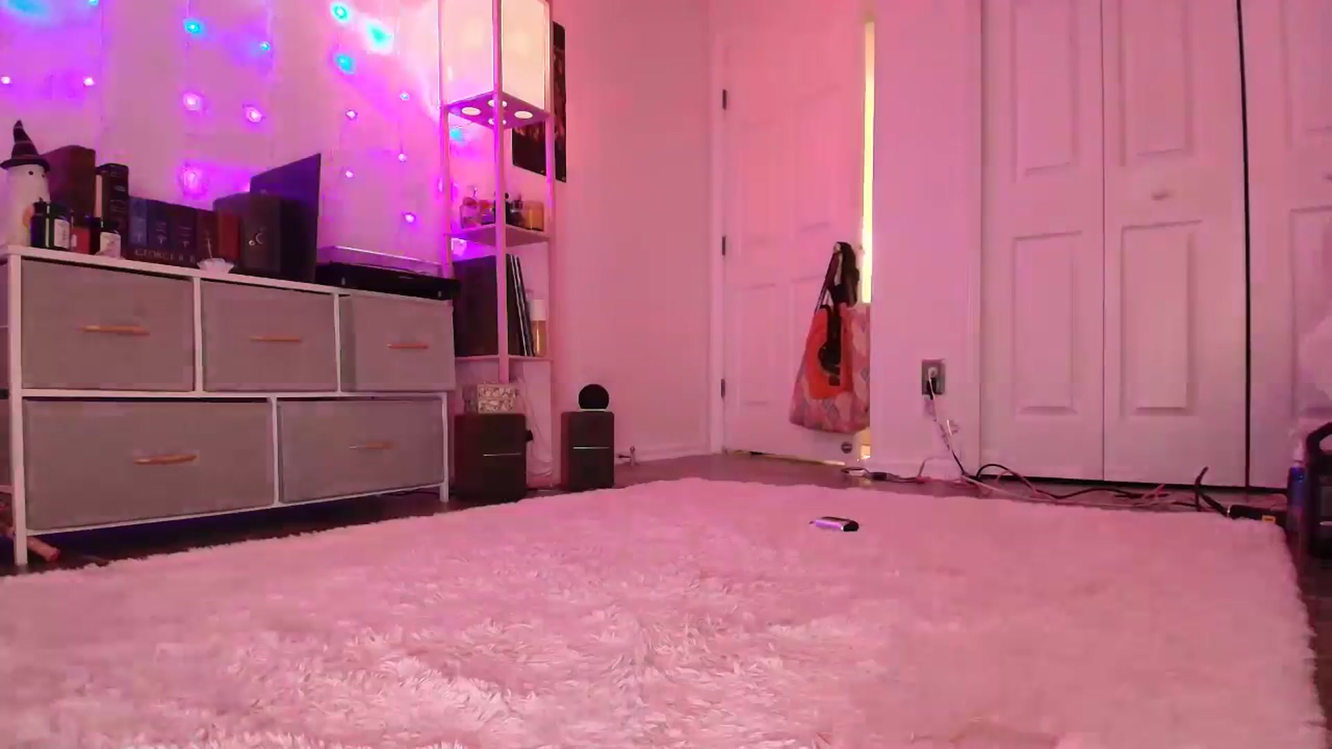 Gallery image thumbnail from AnnaFaux's myfreecams stream on, 09/16/2025, 03:34 image 8 of 20
