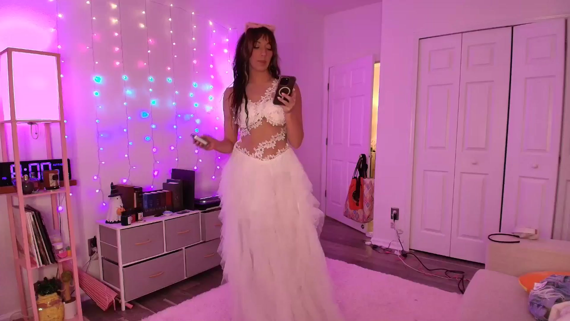 Gallery image thumbnail from AnnaFaux's myfreecams stream on, 09/16/2025, 03:34 image 1 of 20