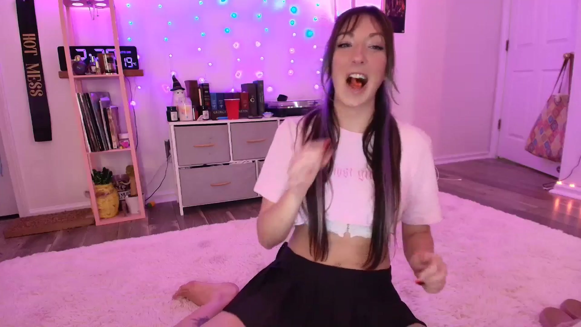Gallery image thumbnail from AnnaFaux's myfreecams stream on, 10/10/2025, 20:11 image 6 of 20