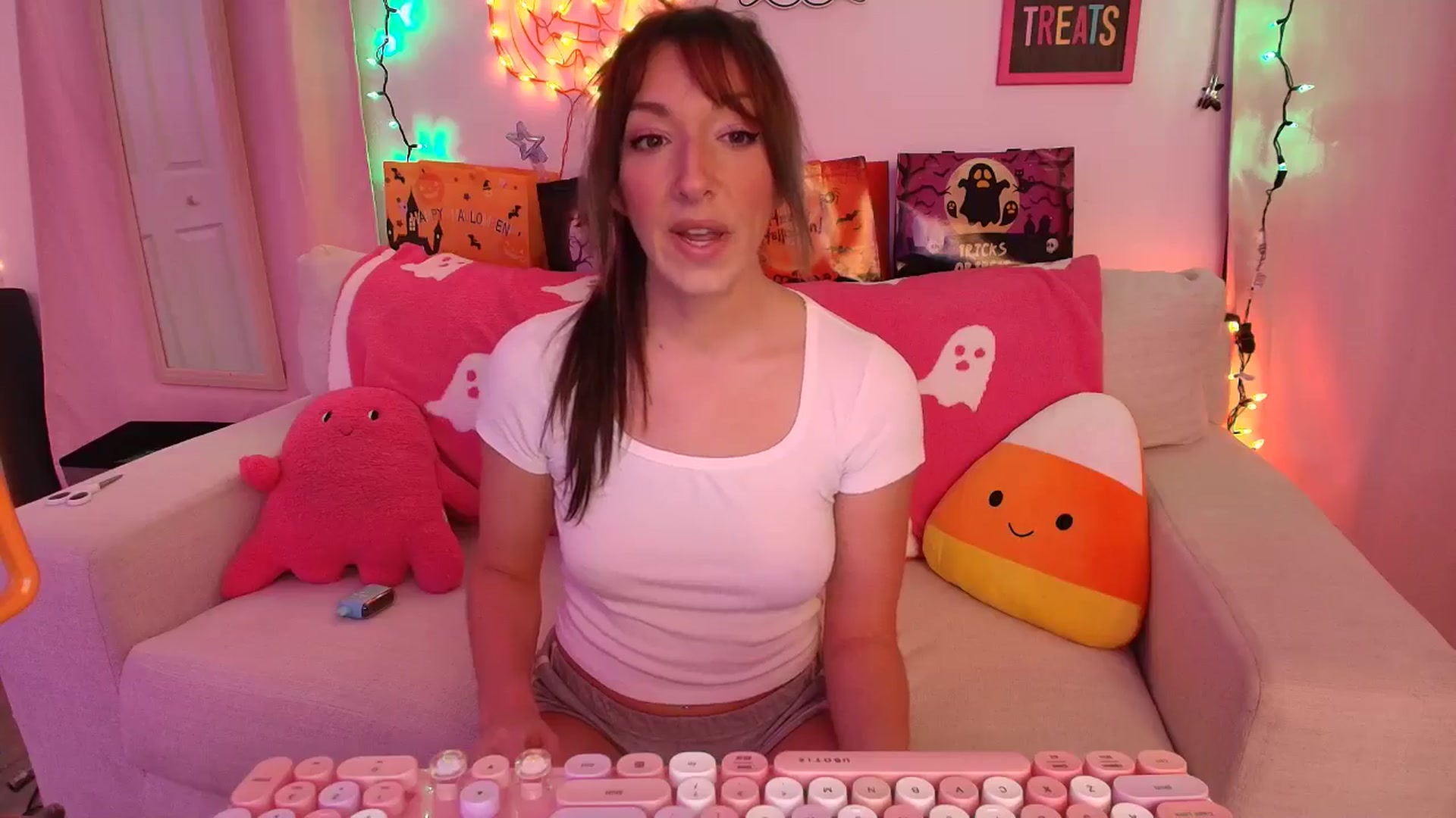 Gallery image thumbnail from AnnaFaux's myfreecams stream on, 10/12/2025, 21:41 image 17 of 20