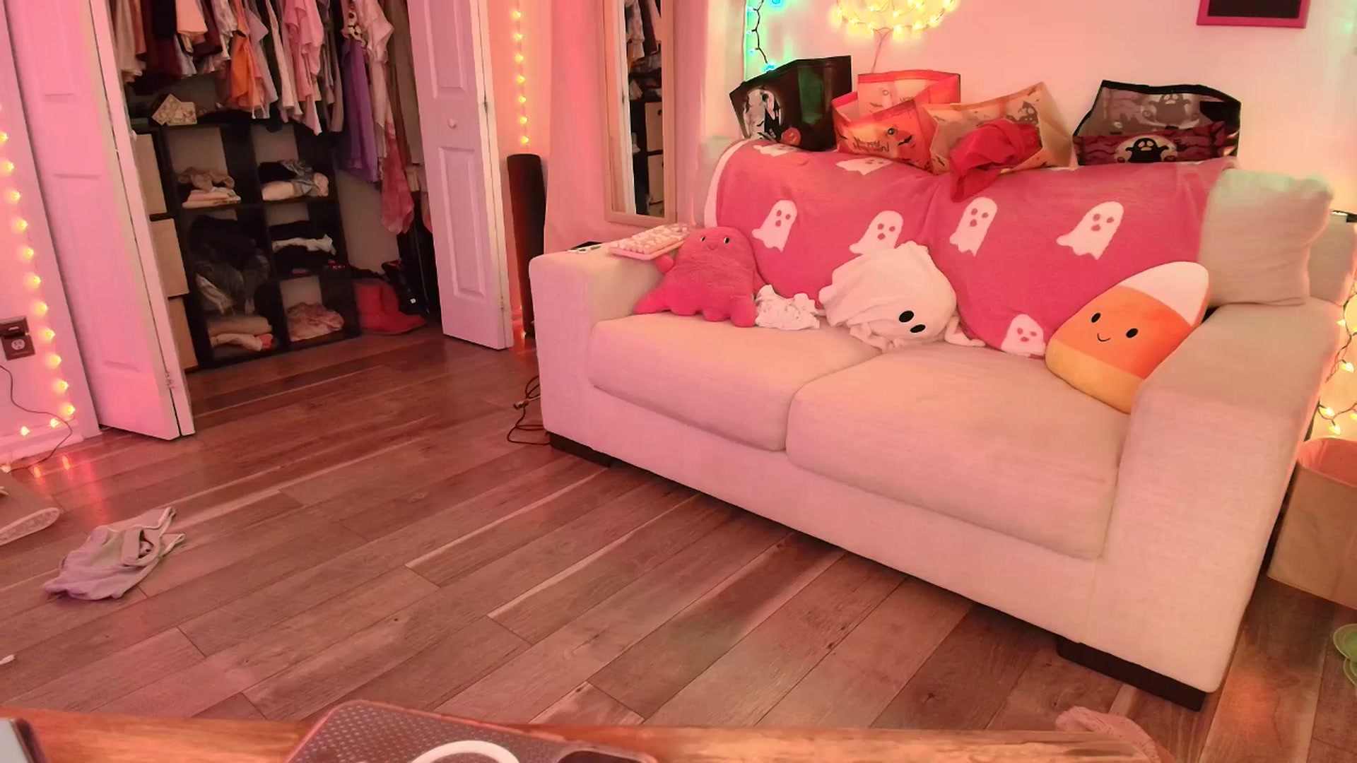 Gallery image thumbnail from AnnaFaux's myfreecams stream on, 10/13/2025, 24:53 image 15 of 20