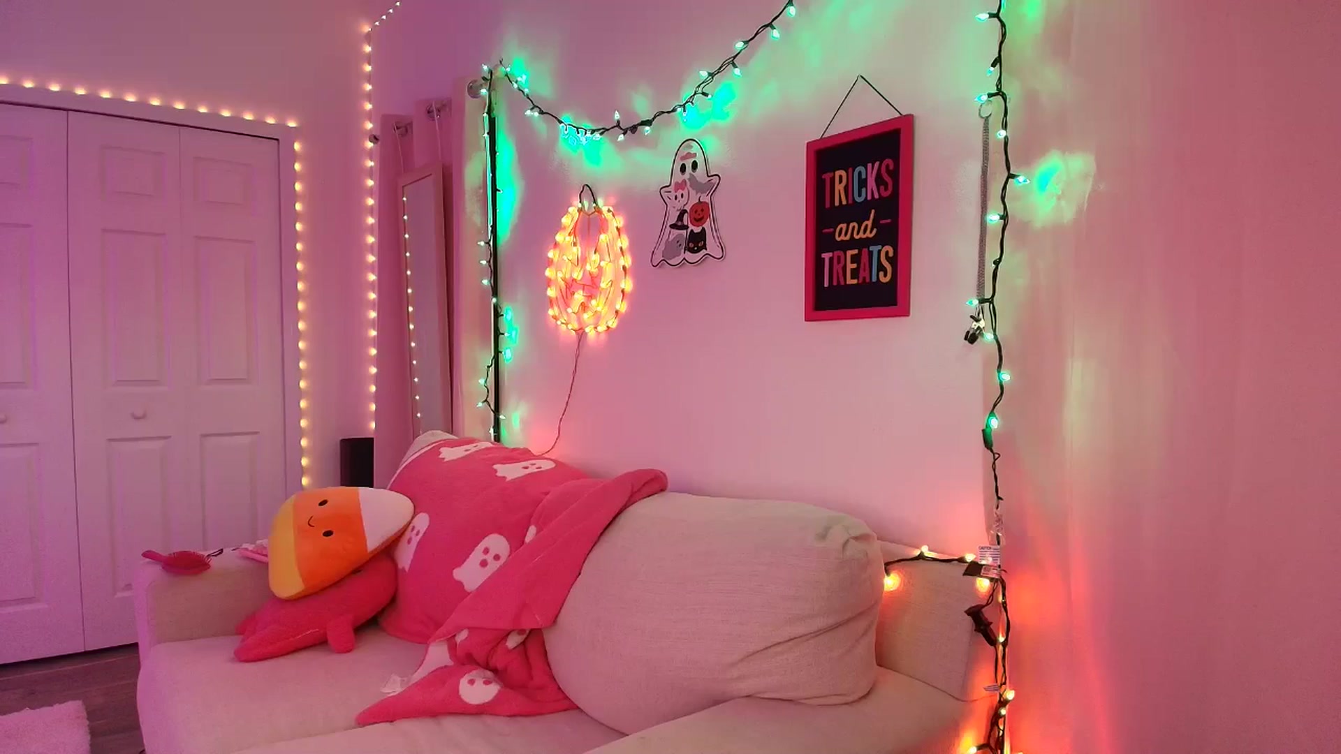 Gallery image thumbnail from AnnaFaux's myfreecams stream on, 10/15/2025, 01:05 image 5 of 20