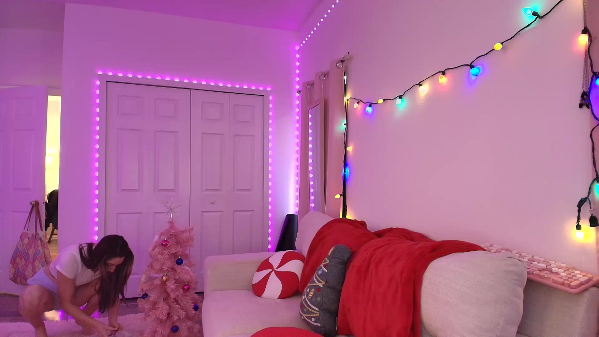 Gallery image thumbnail from AnnaFaux's myfreecams stream on, 11/12/2025, 17:42 image 5 of 20