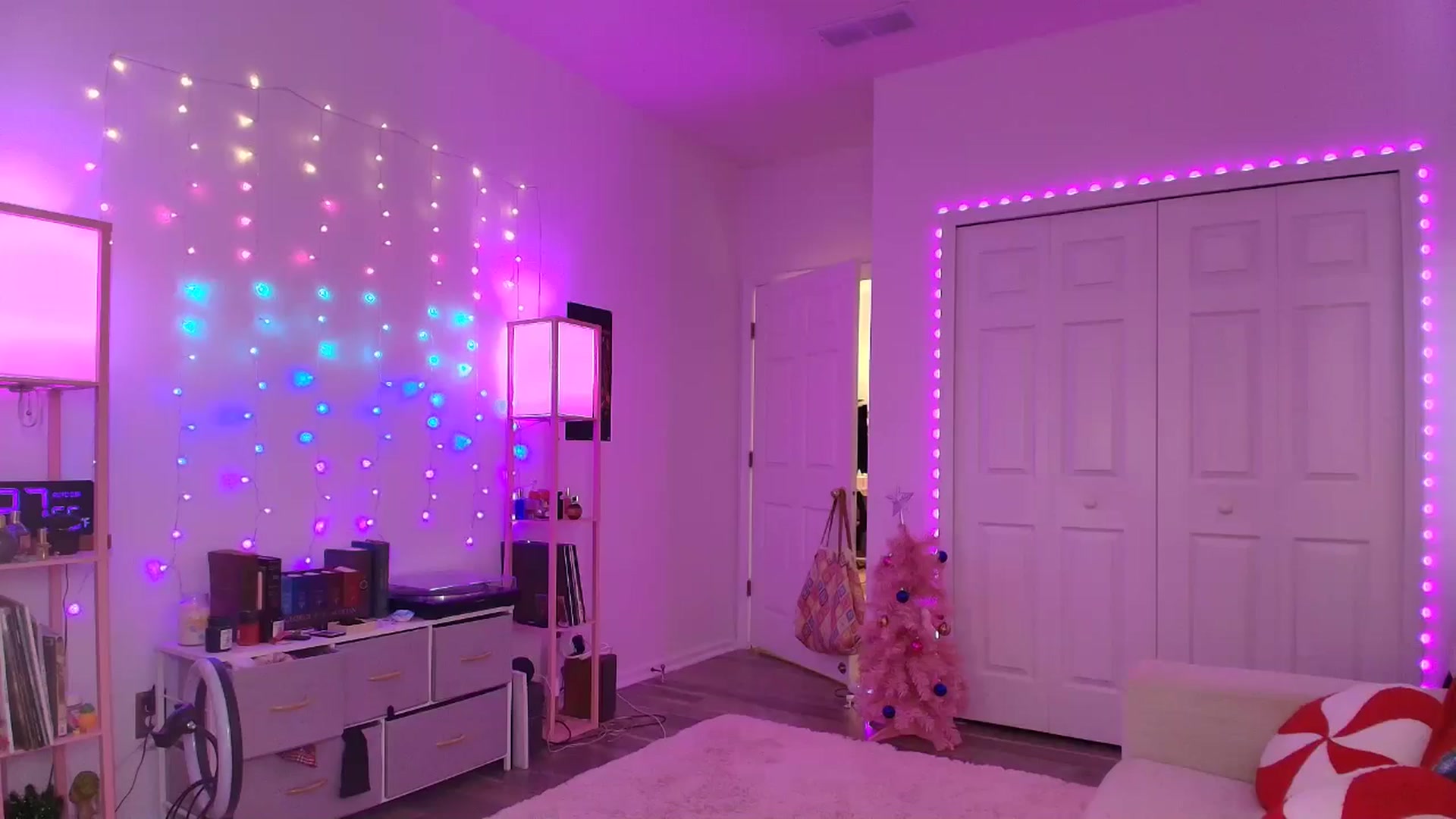 Gallery image thumbnail from AnnaFaux's myfreecams stream on, 11/12/2025, 17:42 image 17 of 20