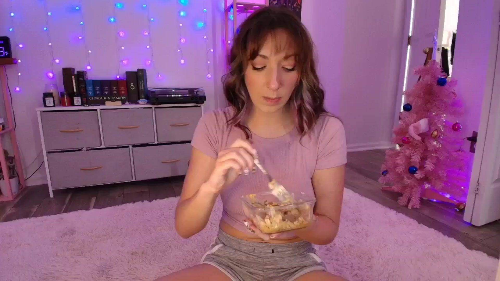 Gallery image thumbnail from AnnaFaux's myfreecams stream on, 11/17/2025, 20:05 image 4 of 20