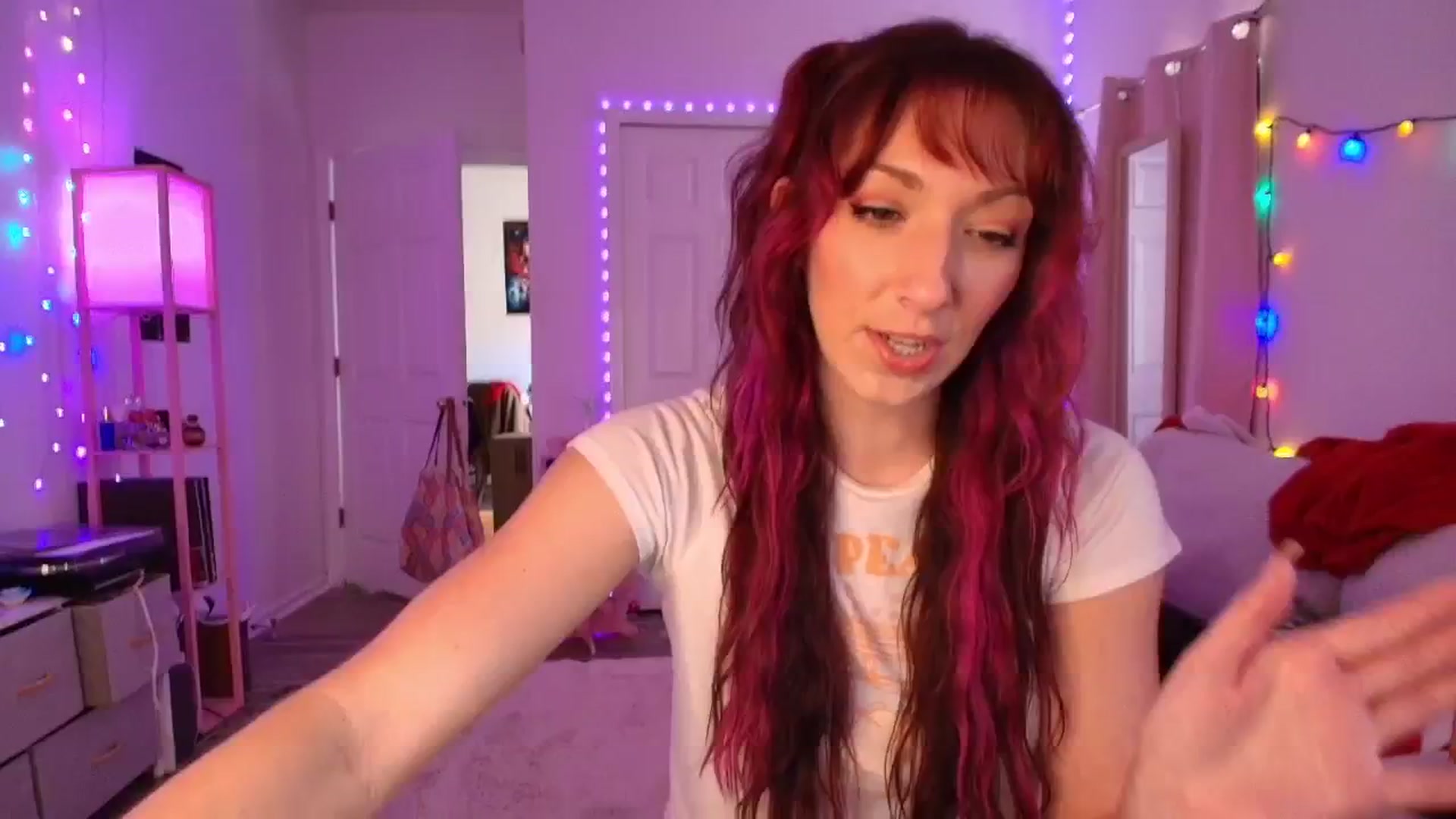 Gallery image thumbnail from AnnaFaux's myfreecams stream on, 11/21/2025, 18:30 image 19 of 20