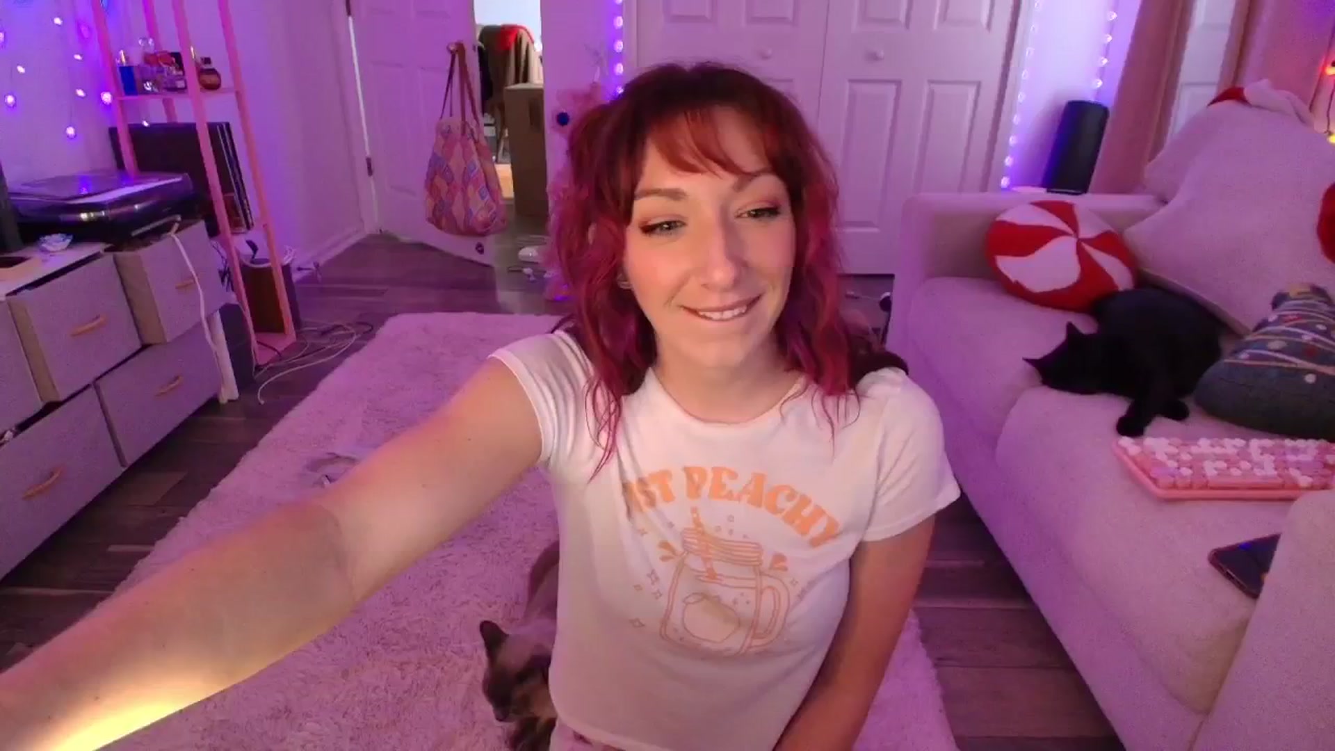 Gallery image thumbnail from AnnaFaux's myfreecams stream on, 11/21/2025, 18:30 image 12 of 20
