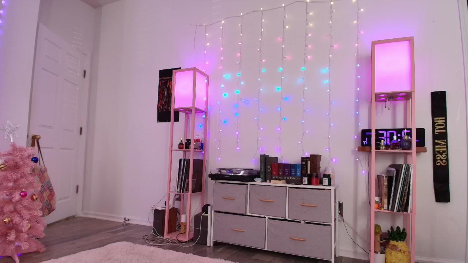 Gallery image thumbnail from AnnaFaux's myfreecams stream on, 11/24/2025, 18:32 image 14 of 20