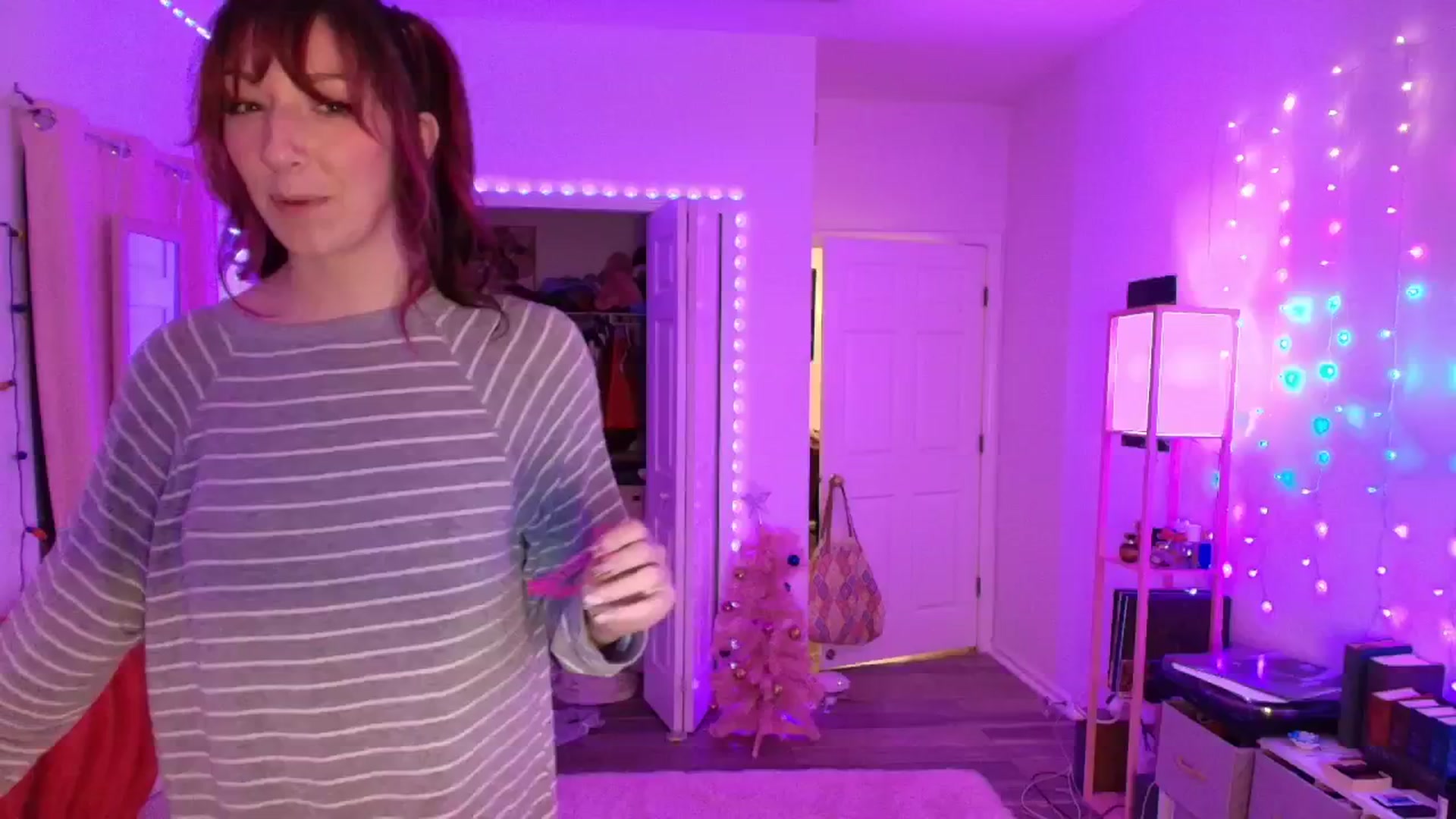 Gallery image thumbnail from AnnaFaux's myfreecams stream on, 11/25/2025, 07:26 image 8 of 20