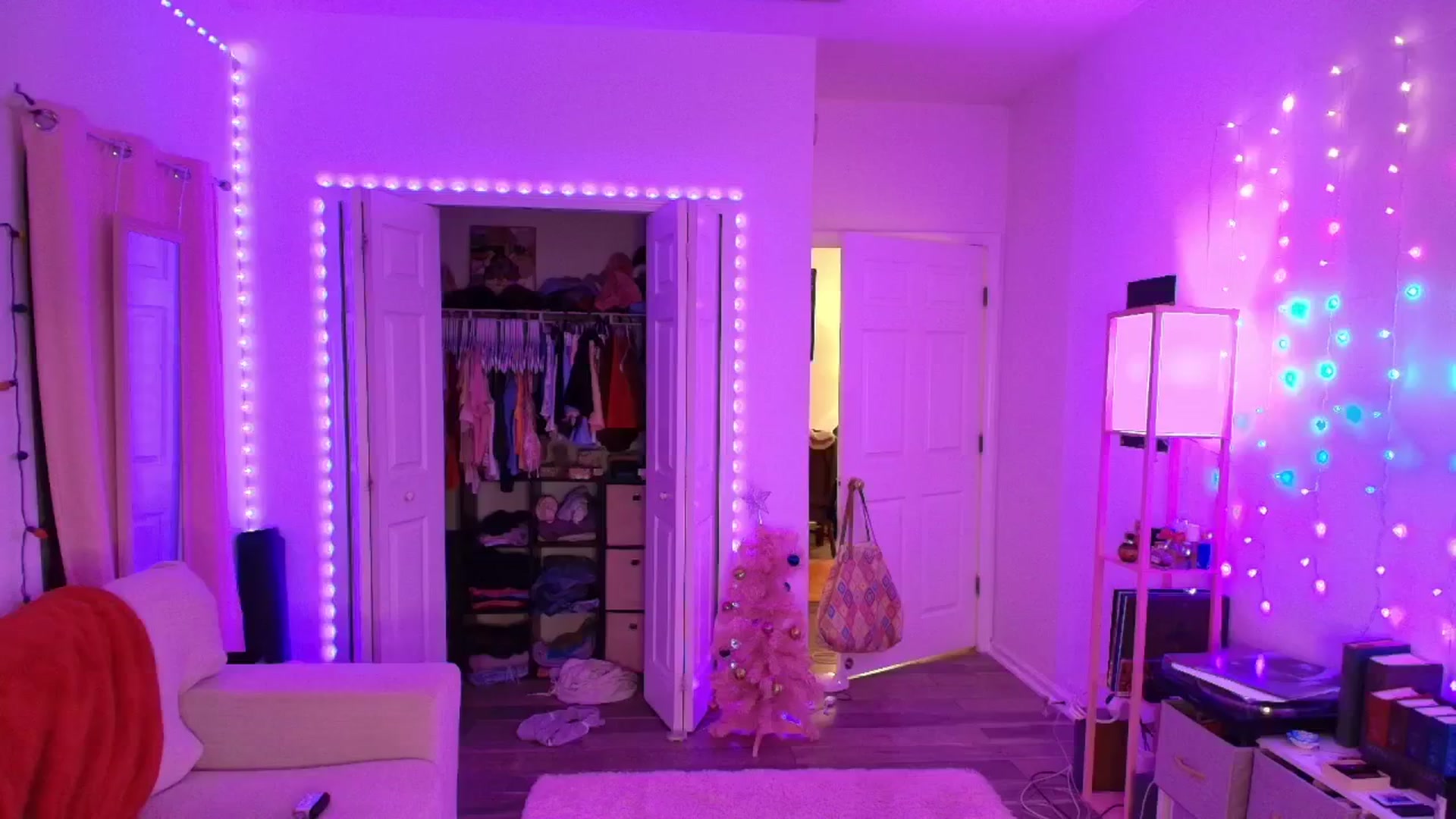 Gallery image thumbnail from AnnaFaux's myfreecams stream on, 11/25/2025, 07:26 image 7 of 20