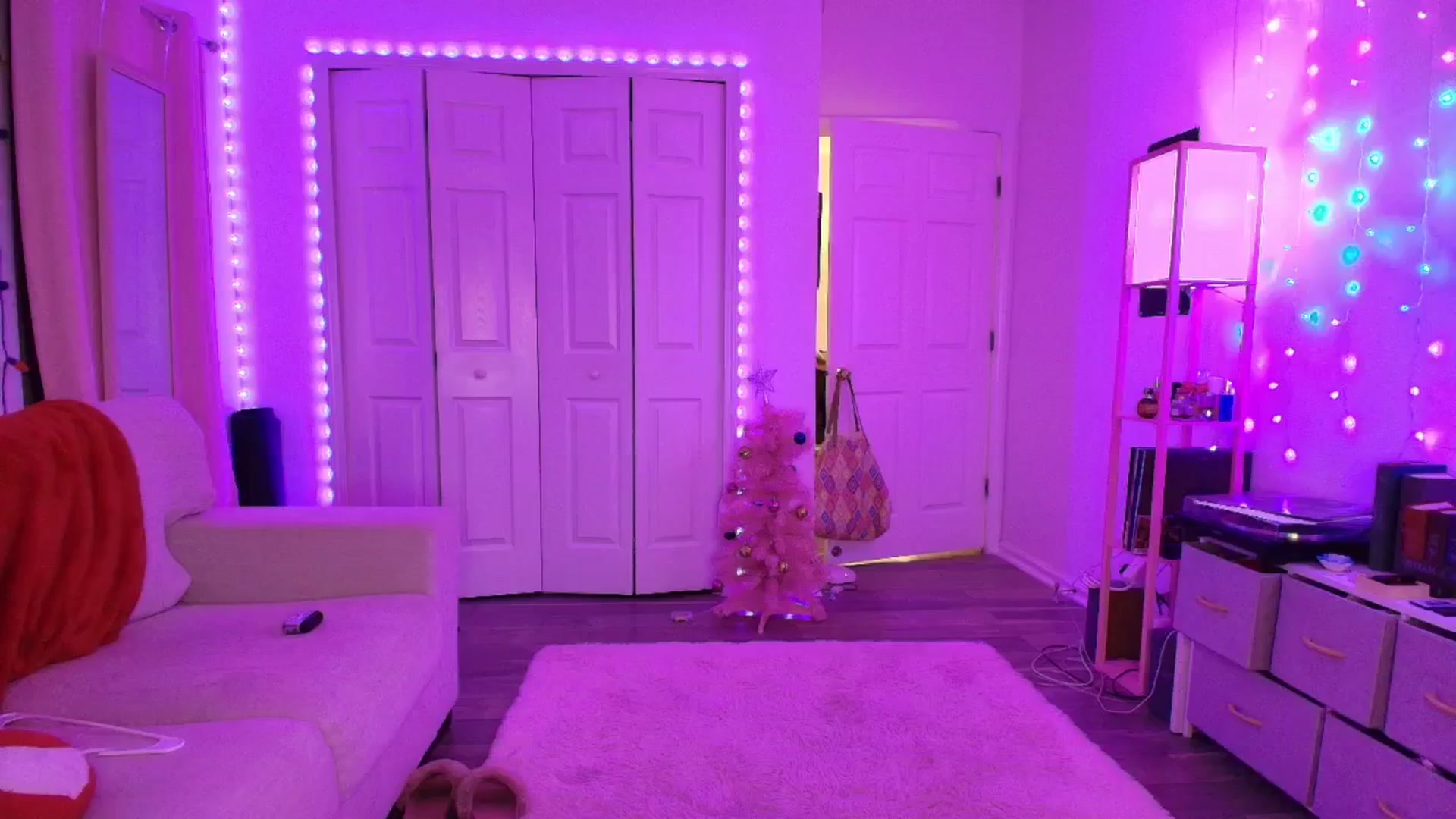 Gallery image thumbnail from AnnaFaux's myfreecams stream on, 11/25/2025, 08:54 image 13 of 20