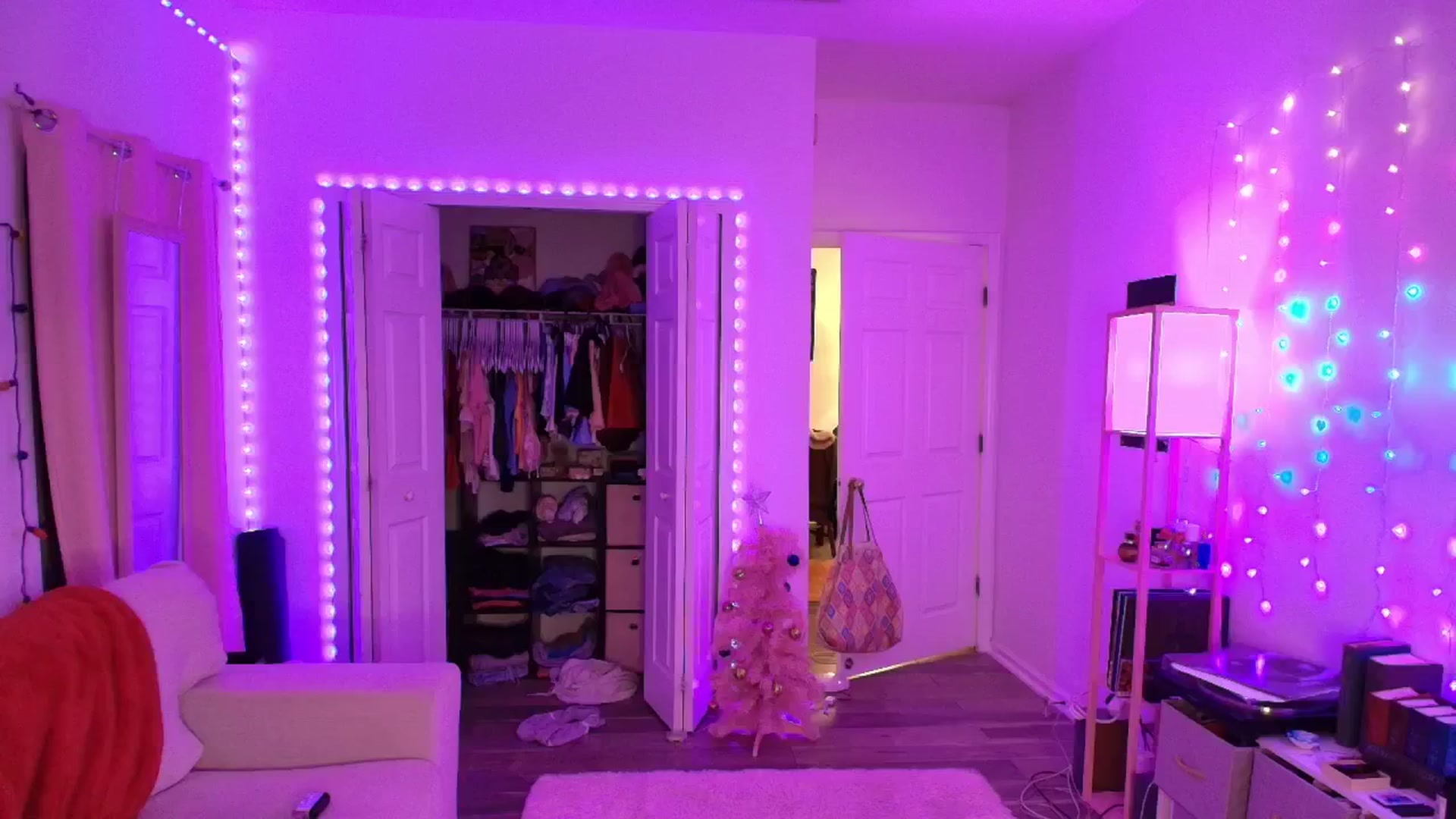 Gallery image thumbnail from AnnaFaux's myfreecams stream on, 11/25/2025, 08:54 image 2 of 20