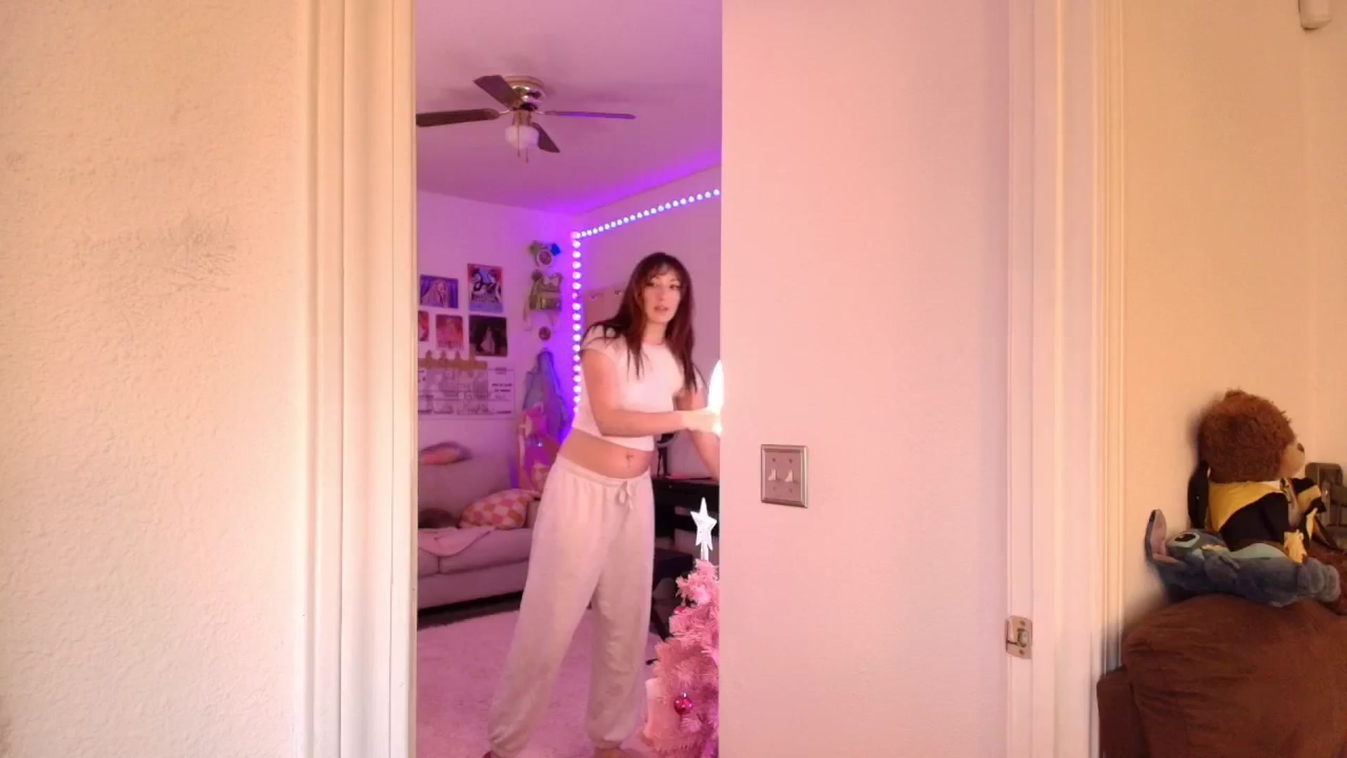 Gallery image thumbnail from AnnaFaux's myfreecams stream on, 01/15/2026, 24:02 image 17 of 20