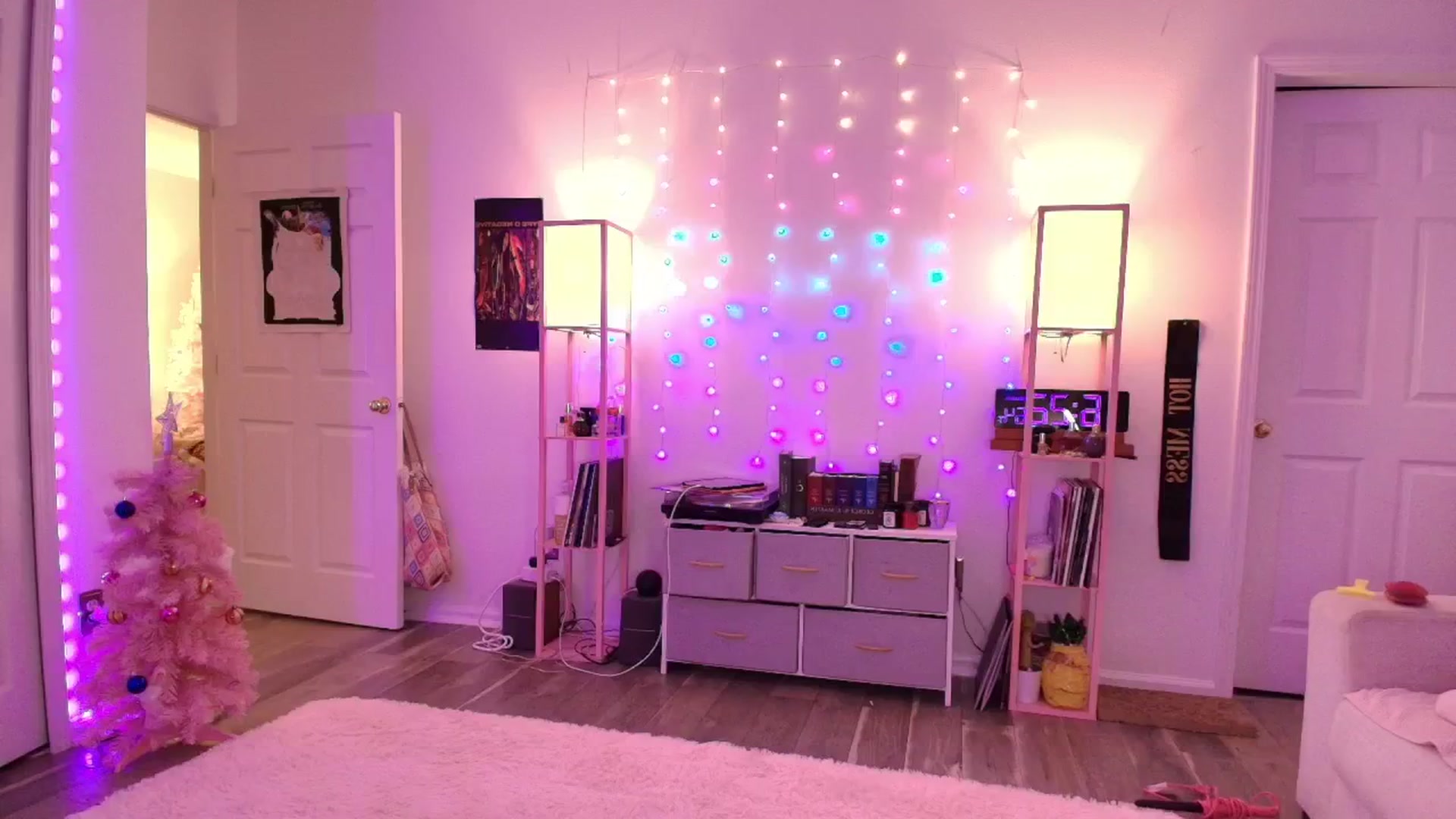 Gallery image thumbnail from AnnaFaux's myfreecams stream on, 01/15/2026, 24:02 image 1 of 20