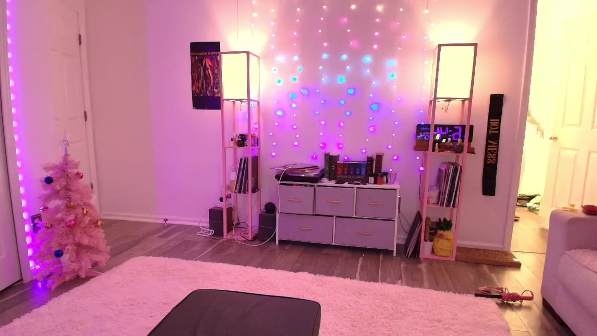 Gallery image thumbnail from AnnaFaux's myfreecams stream on, 01/15/2026, 24:02 image 13 of 20