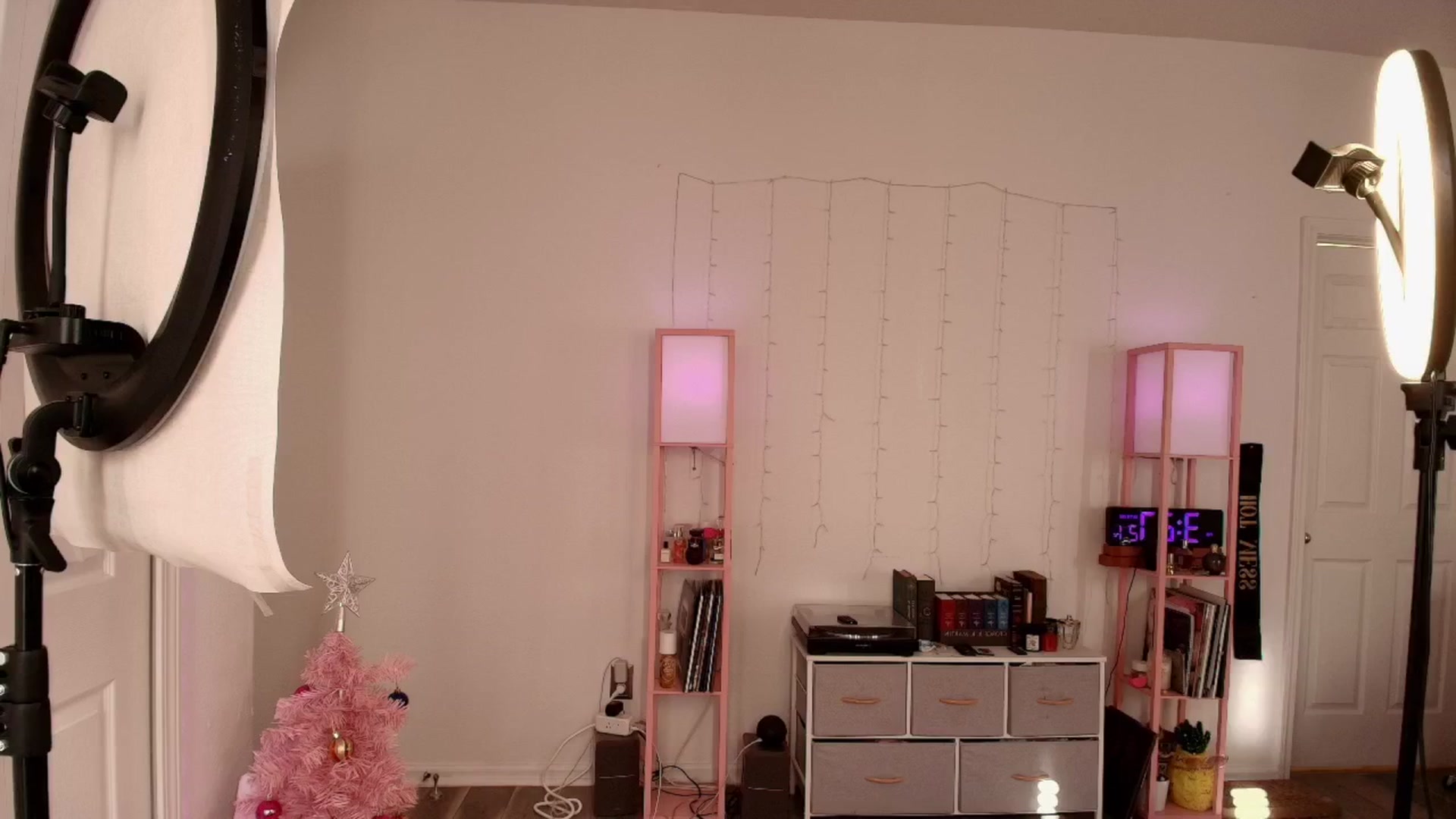 Gallery image thumbnail from AnnaFaux's myfreecams stream on, 01/26/2026, 20:46 image 15 of 20