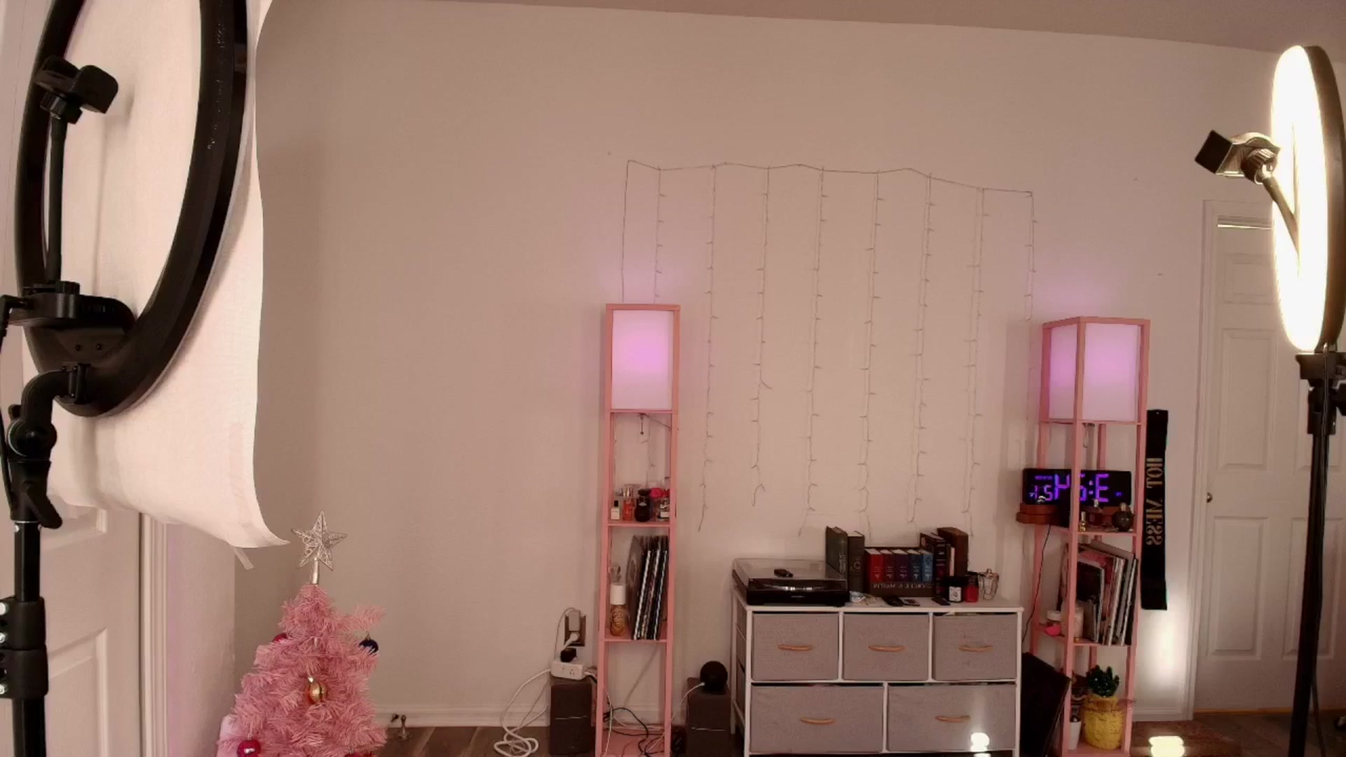 Gallery image thumbnail from AnnaFaux's myfreecams stream on, 01/26/2026, 20:46 image 14 of 20