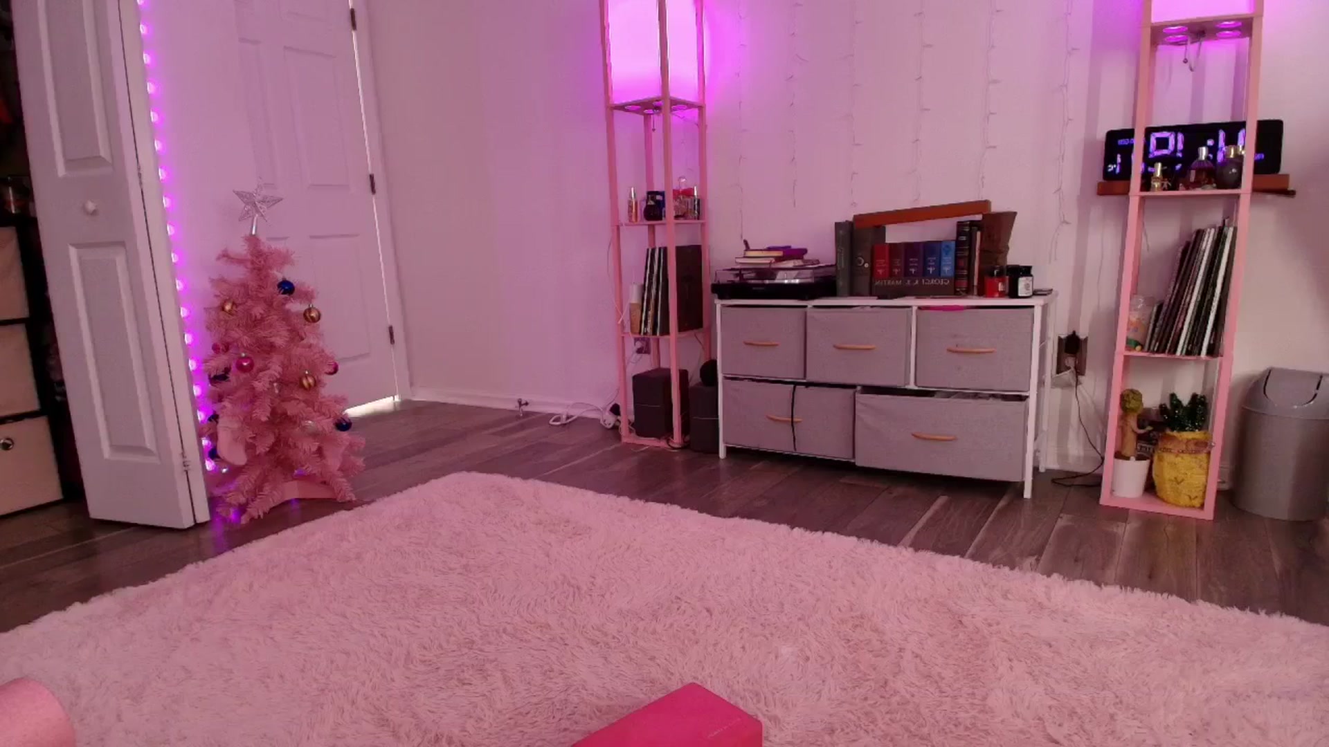 Gallery image thumbnail from AnnaFaux's myfreecams stream on, 02/08/2026, 22:43 image 12 of 20