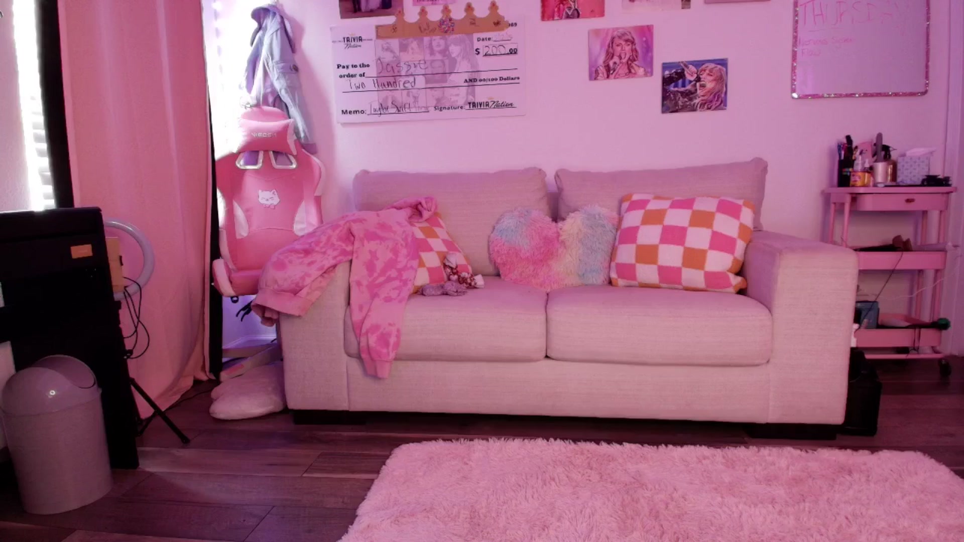 Gallery image thumbnail from AnnaFaux's myfreecams stream on, 03/13/2026, 16:57 image 17 of 20