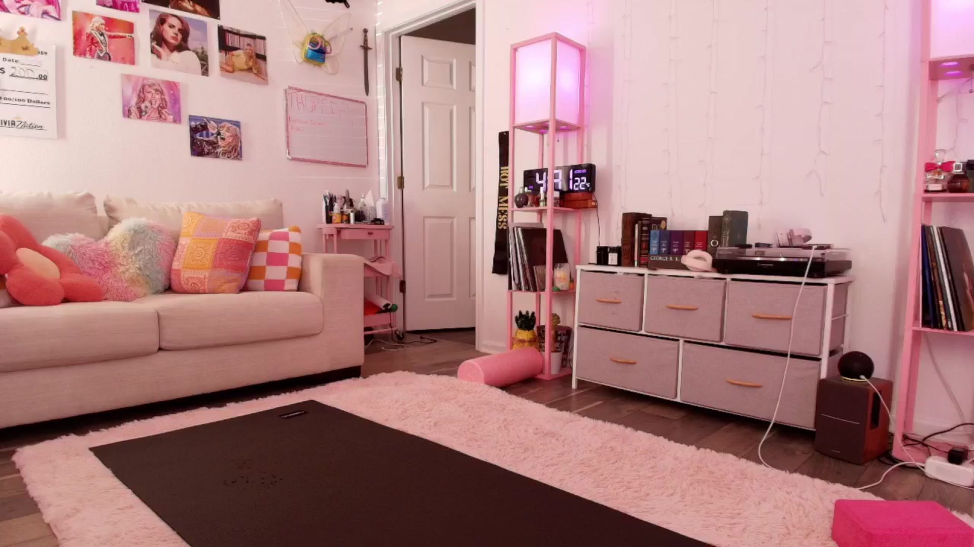Gallery image thumbnail from AnnaFaux's myfreecams stream on, 03/22/2026, 21:55 image 2 of 20