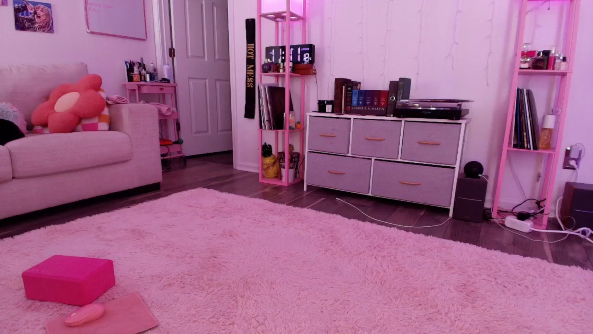 Gallery image thumbnail from AnnaFaux's myfreecams stream on, 03/27/2026, 15:28 image 14 of 20