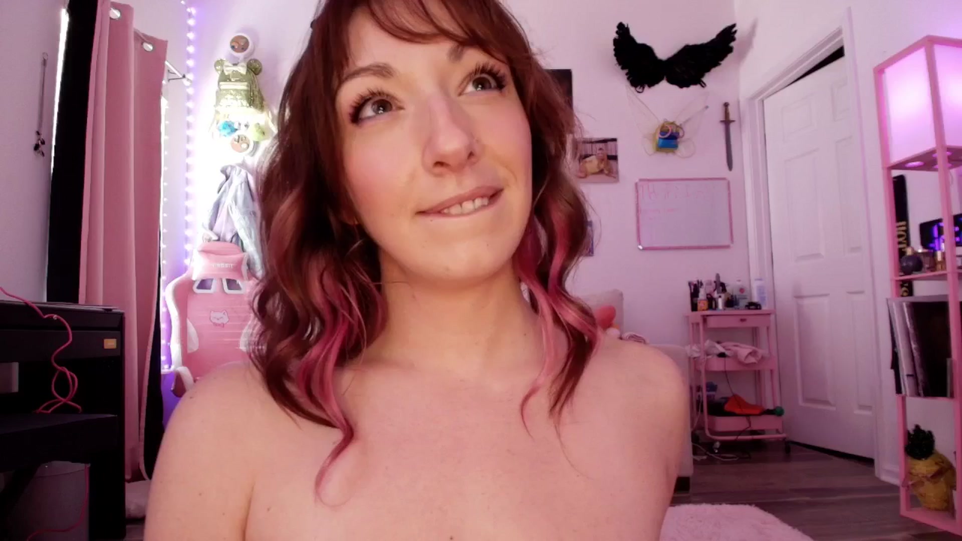 Gallery image thumbnail from AnnaFaux's myfreecams stream on, 03/27/2026, 18:27 image 2 of 20