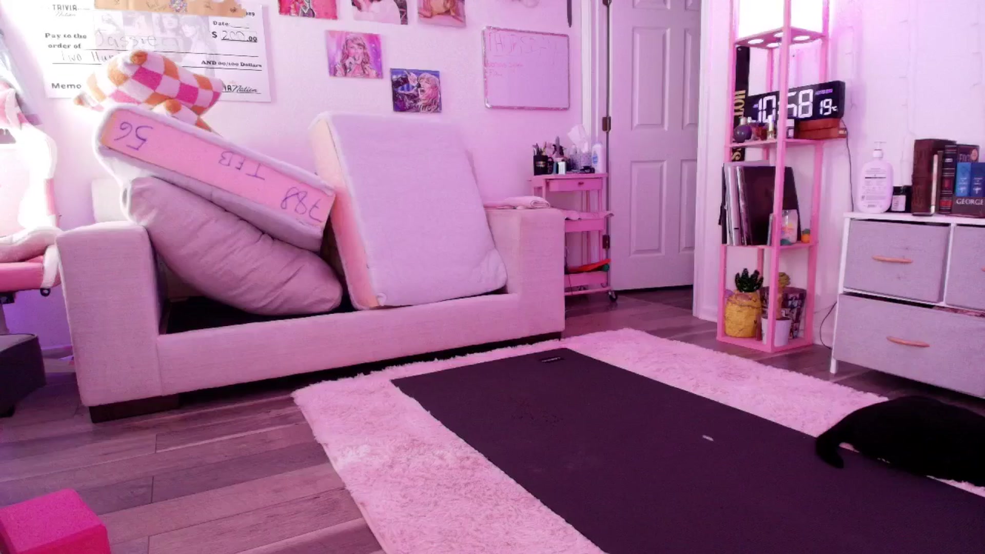 Gallery image thumbnail from AnnaFaux's myfreecams stream on, 04/03/2026, 15:34 image 7 of 20