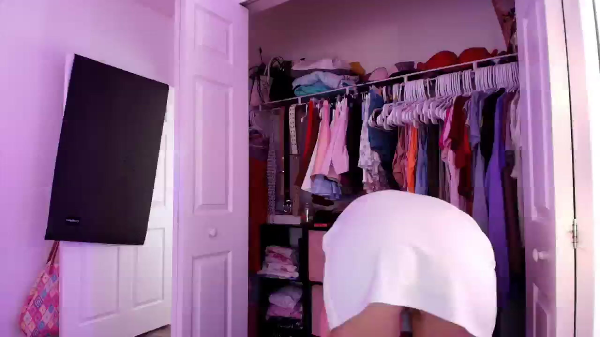 Gallery image thumbnail from AnnaFaux's myfreecams stream on, 04/15/2026, 17:19 image 1 of 20